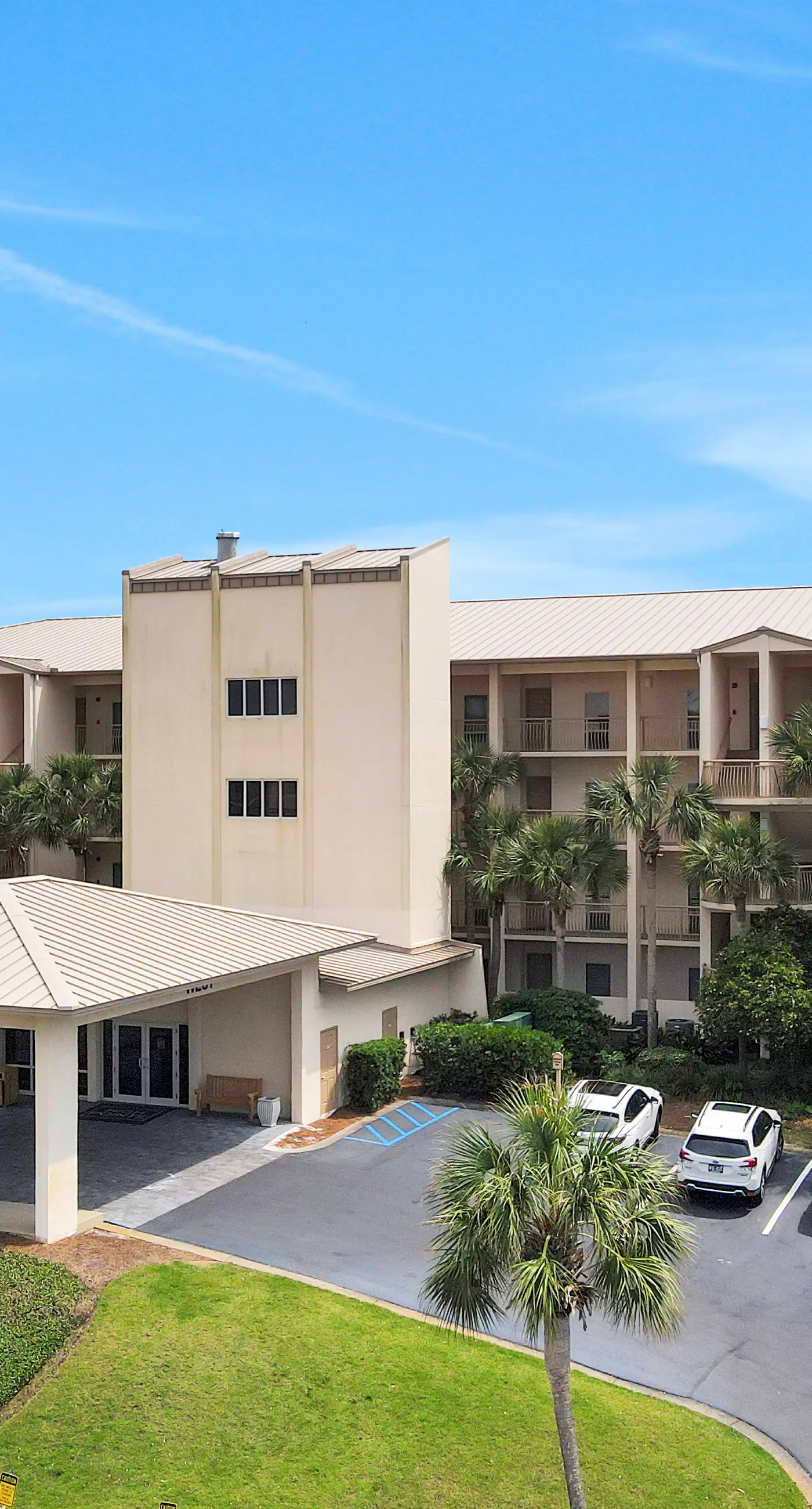 Gulf front condo with beach access, pool, hot tub, tennis & pickleball