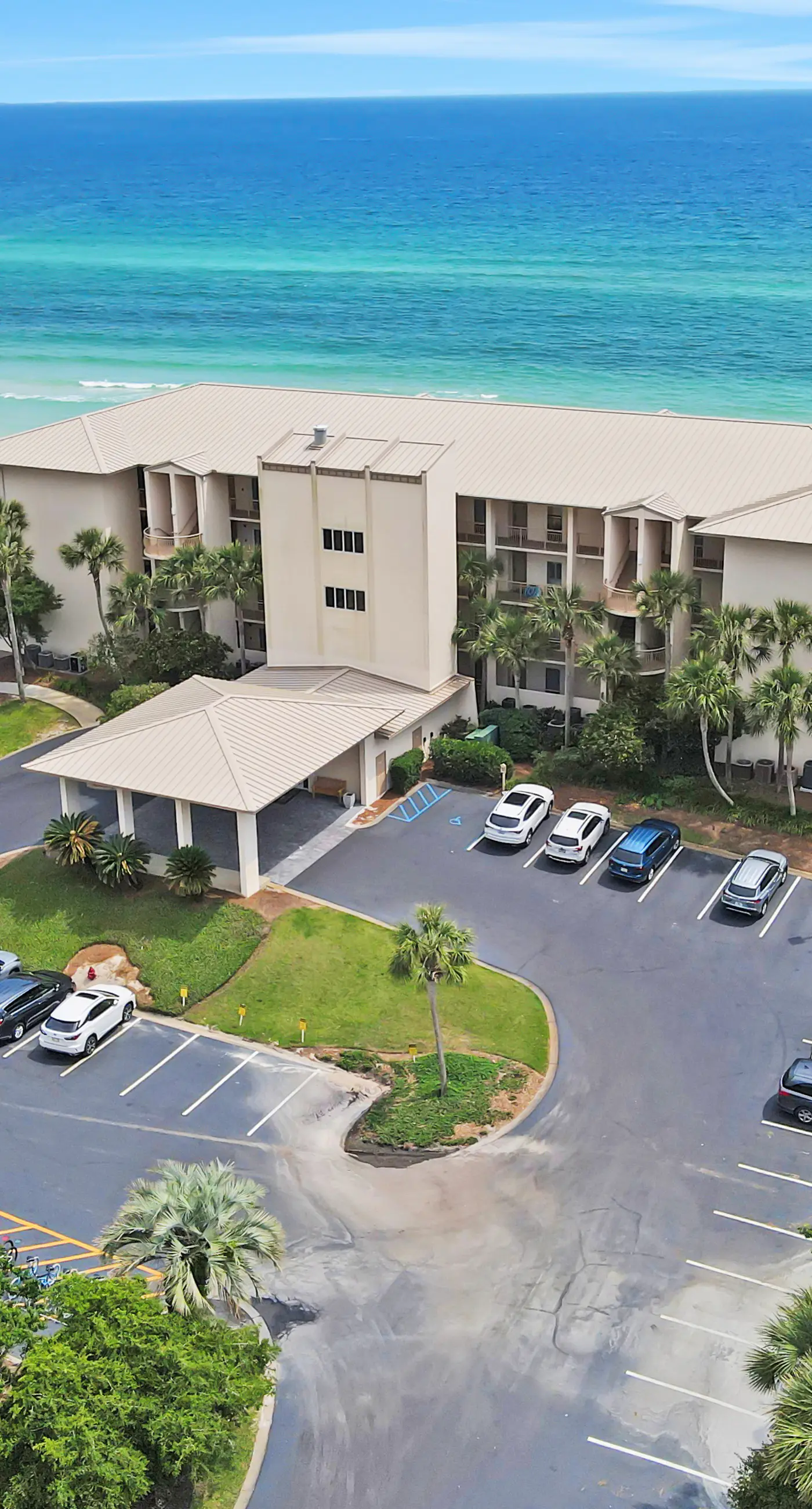 Gulf front condo with beach access, pool, hot tub, tennis & pickleball