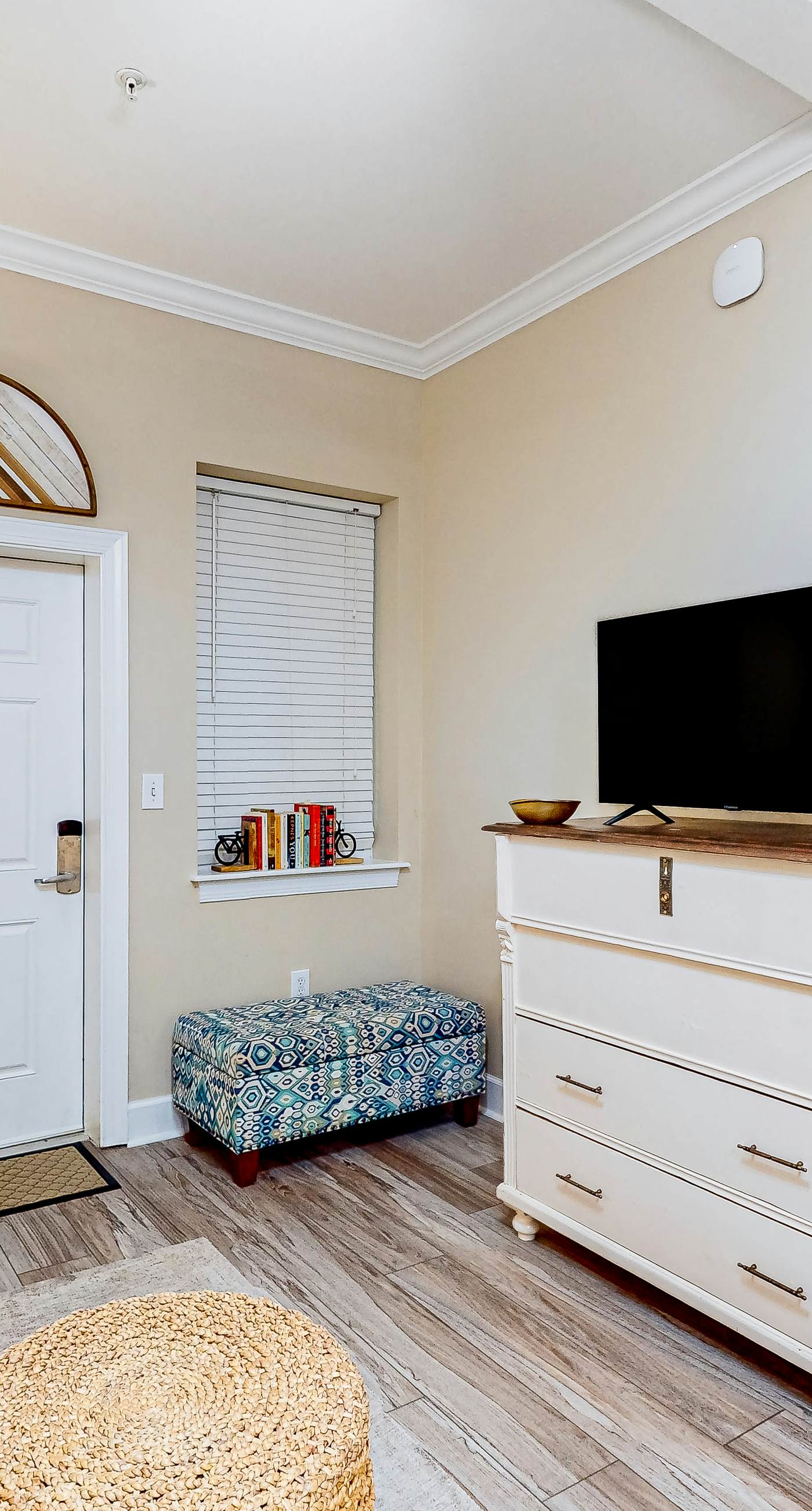 Updated Emerald Coast condo with pool, AC, & washer/dryer - walk to beach