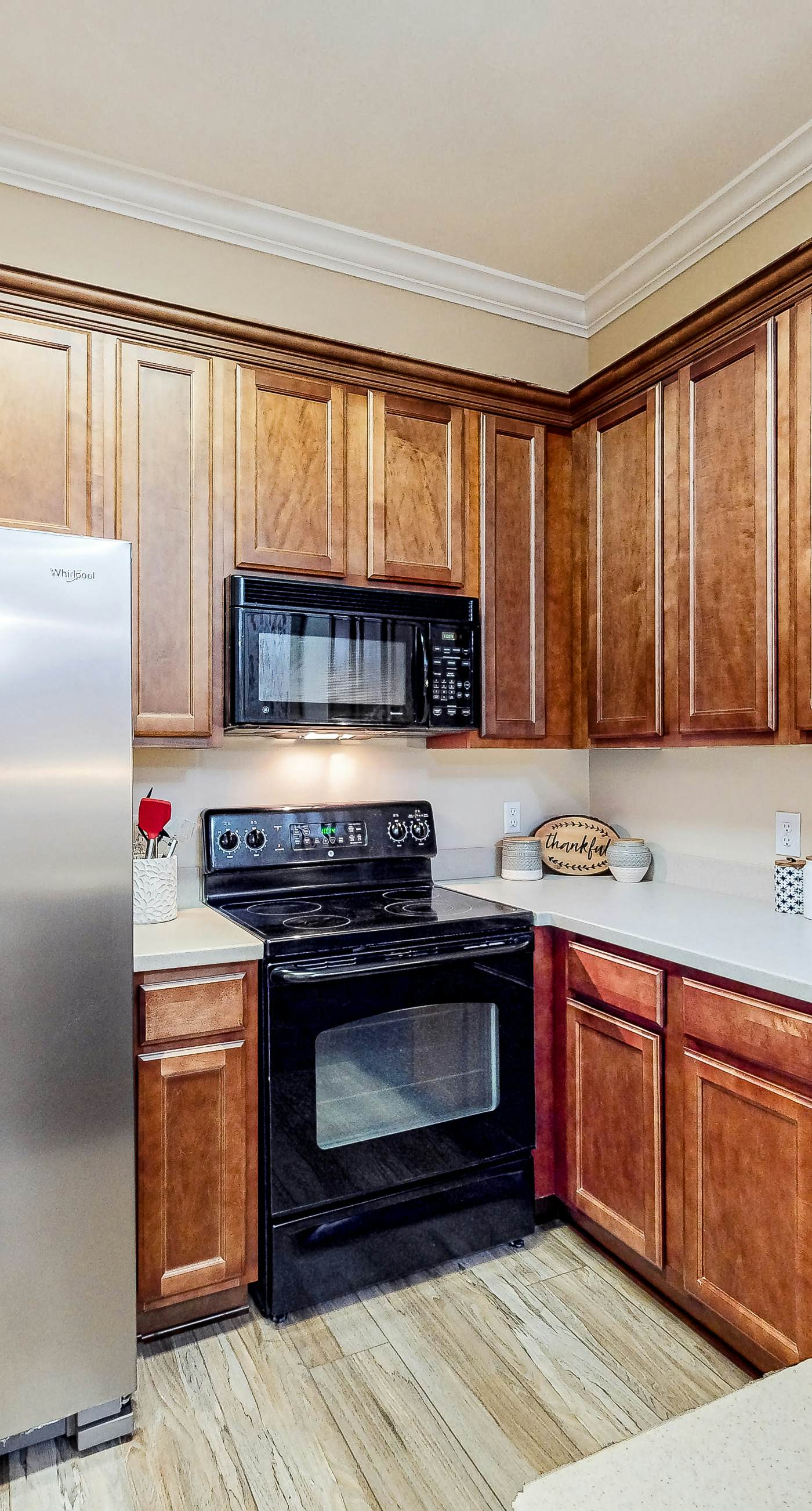 Updated Emerald Coast condo with pool, AC, & washer/dryer - walk to beach