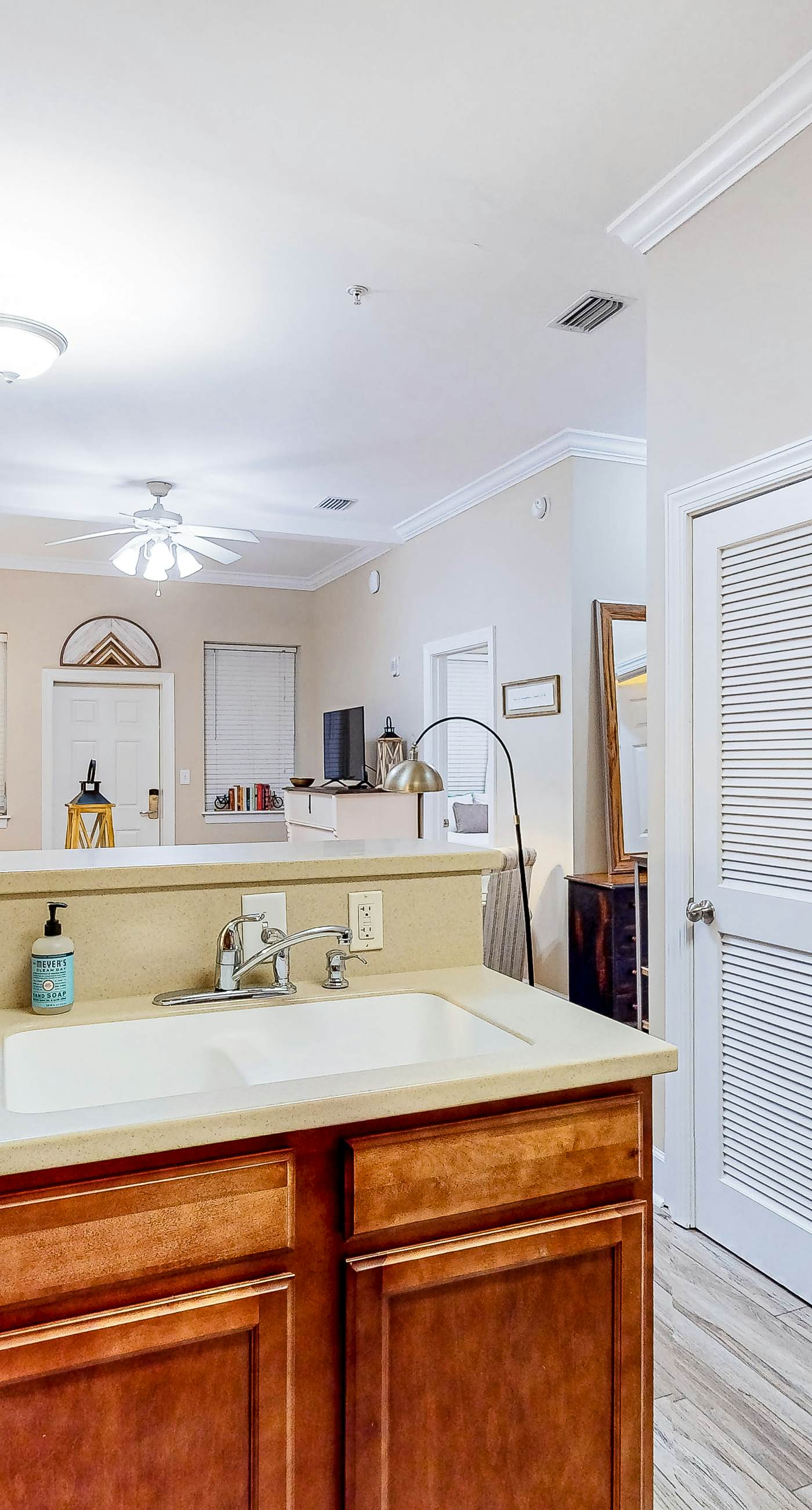 Updated Emerald Coast condo with pool, AC, & washer/dryer - walk to beach
