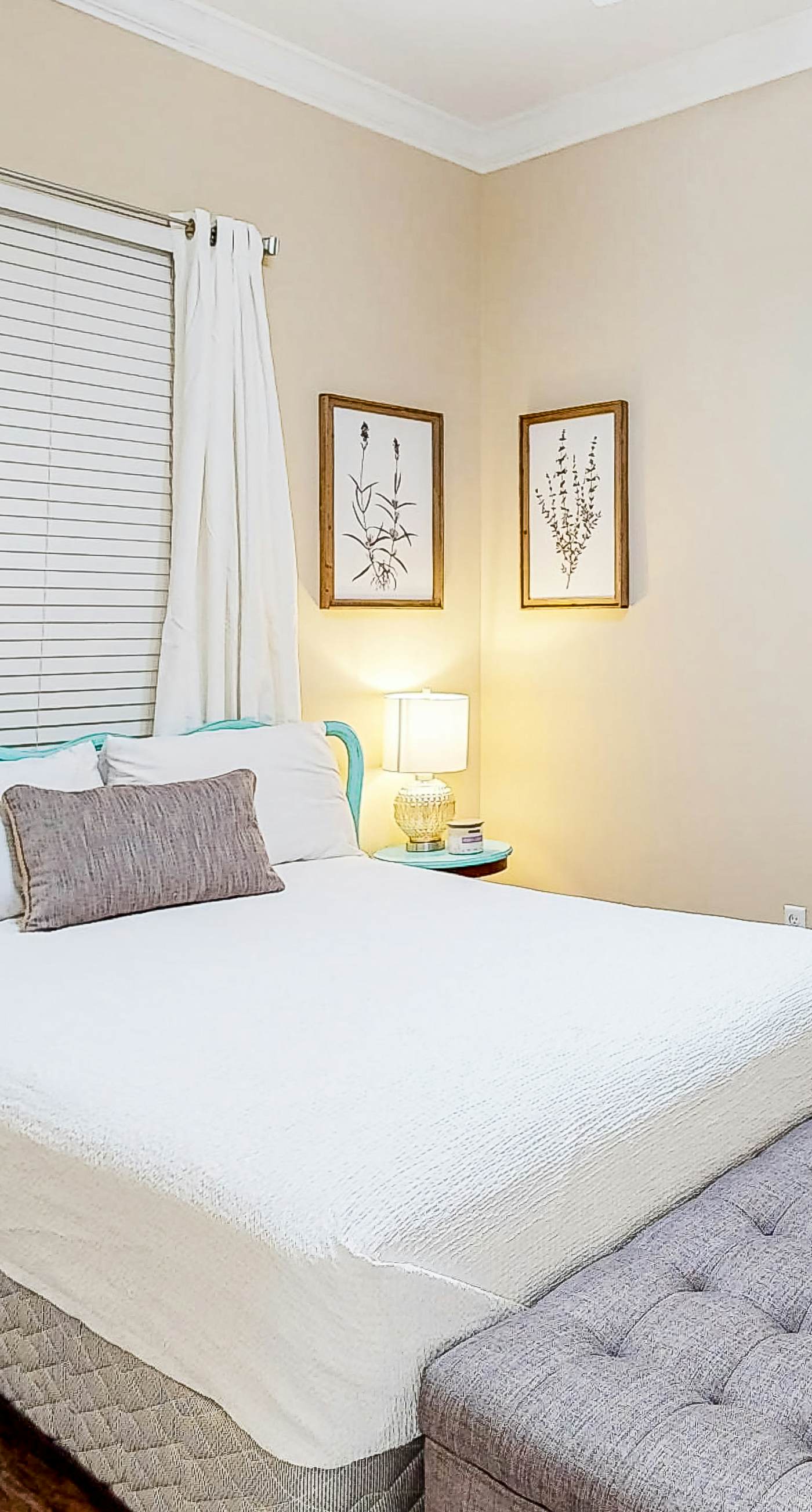 Updated Emerald Coast condo with pool, AC, & washer/dryer - walk to beach