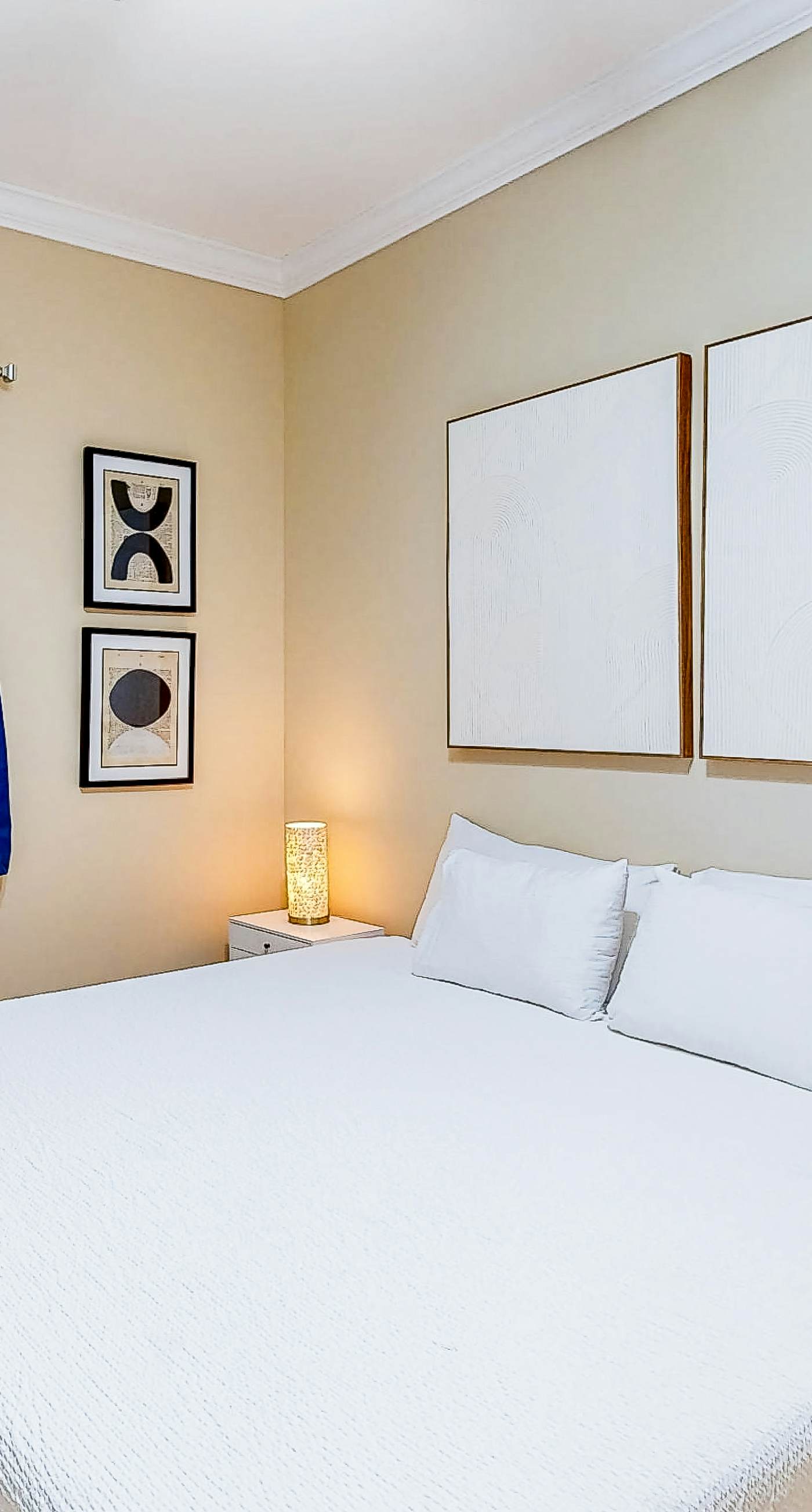 Updated Emerald Coast condo with pool, AC, & washer/dryer - walk to beach