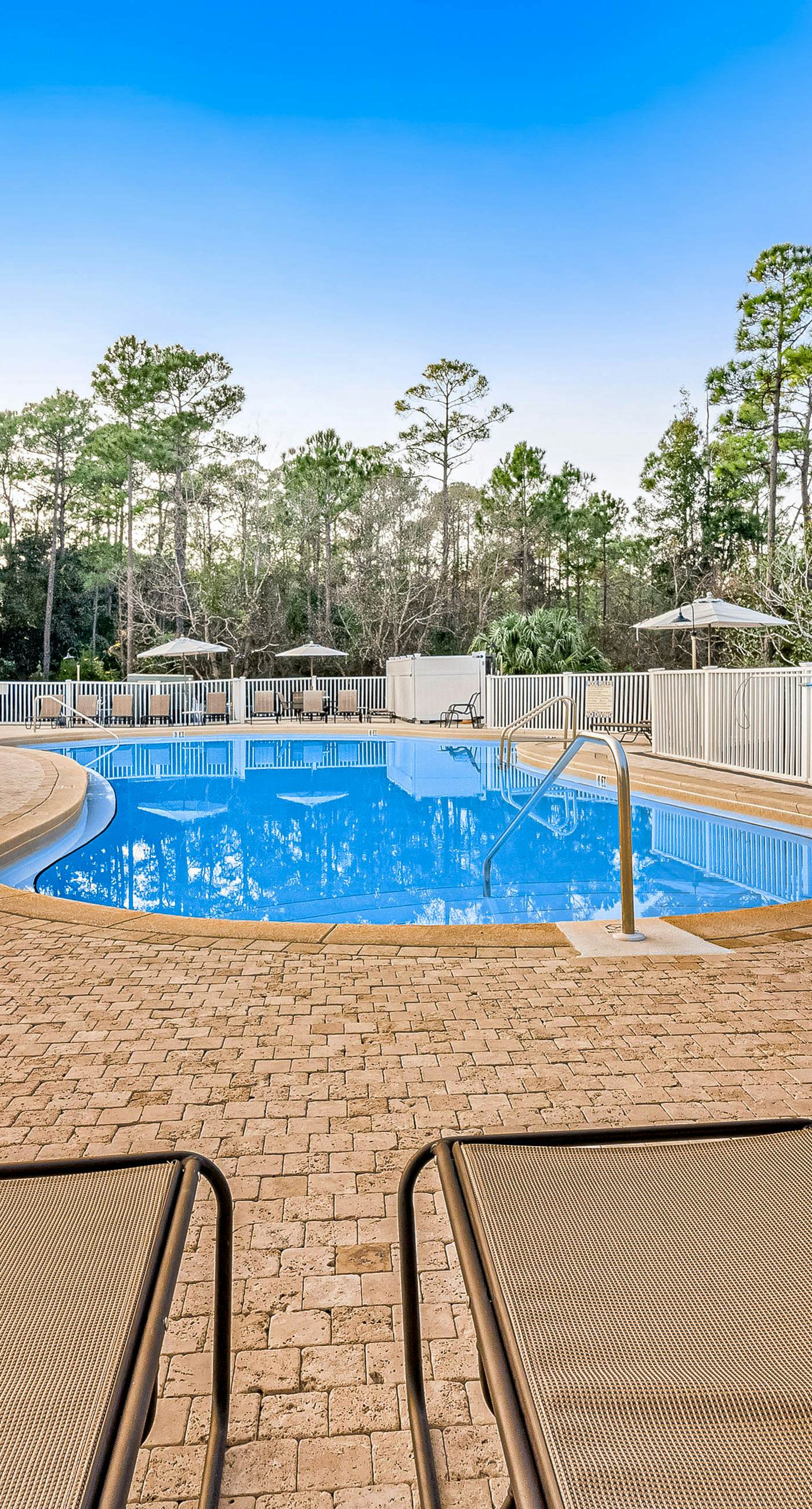 Updated Emerald Coast condo with pool, AC, & washer/dryer - walk to beach