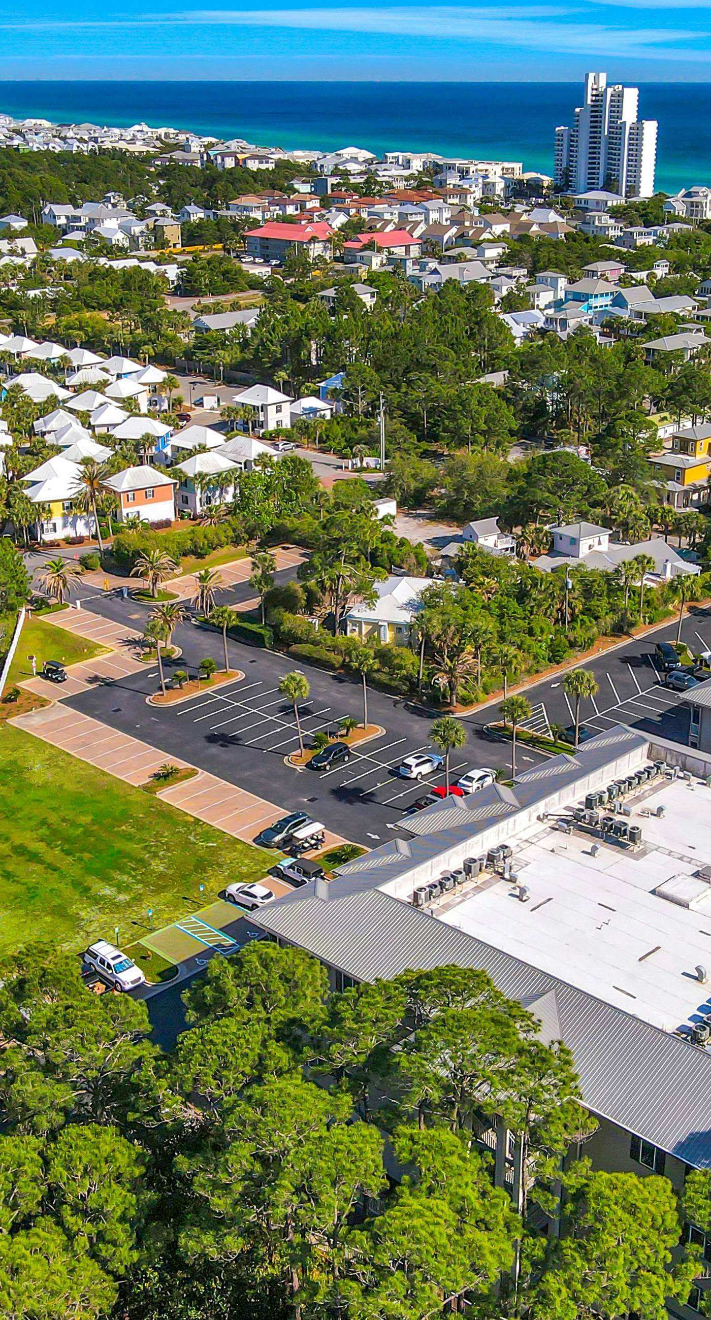 Updated Emerald Coast condo with pool, AC, & washer/dryer - walk to beach