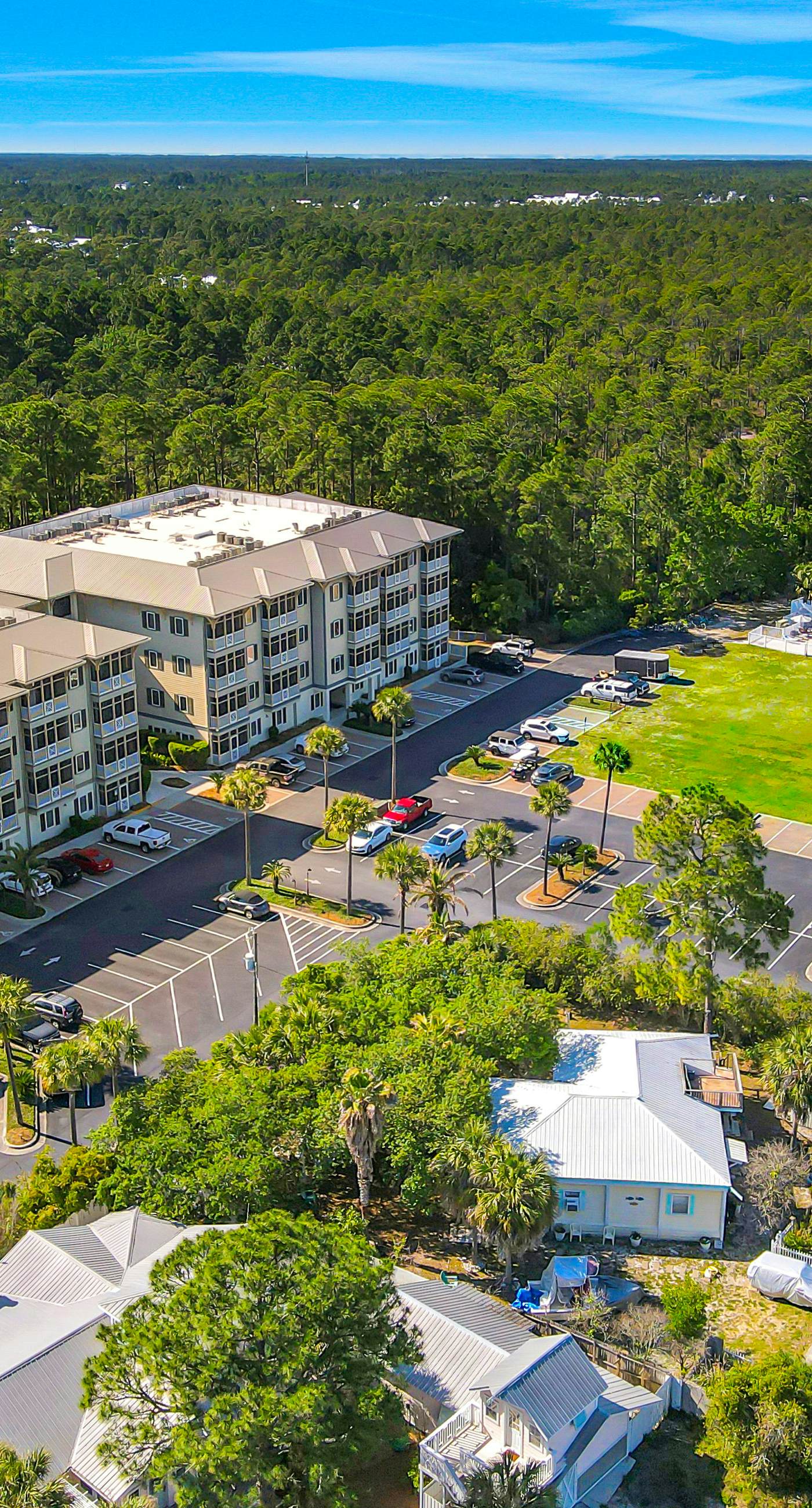 Updated Emerald Coast condo with pool, AC, & washer/dryer - walk to beach