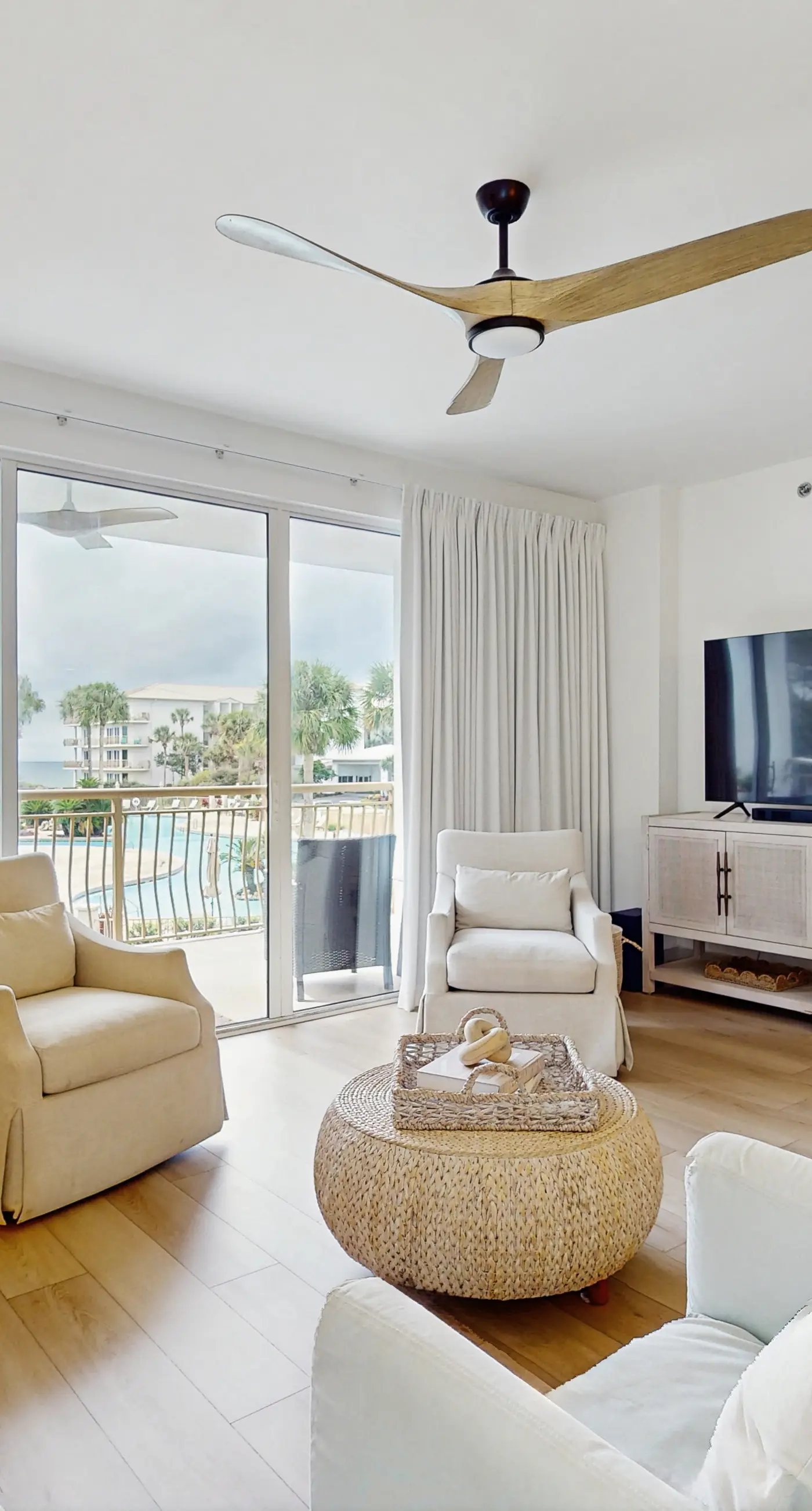 2nd-floor condo with beach access, pool, tennis, pickleball, hot tub, balcony