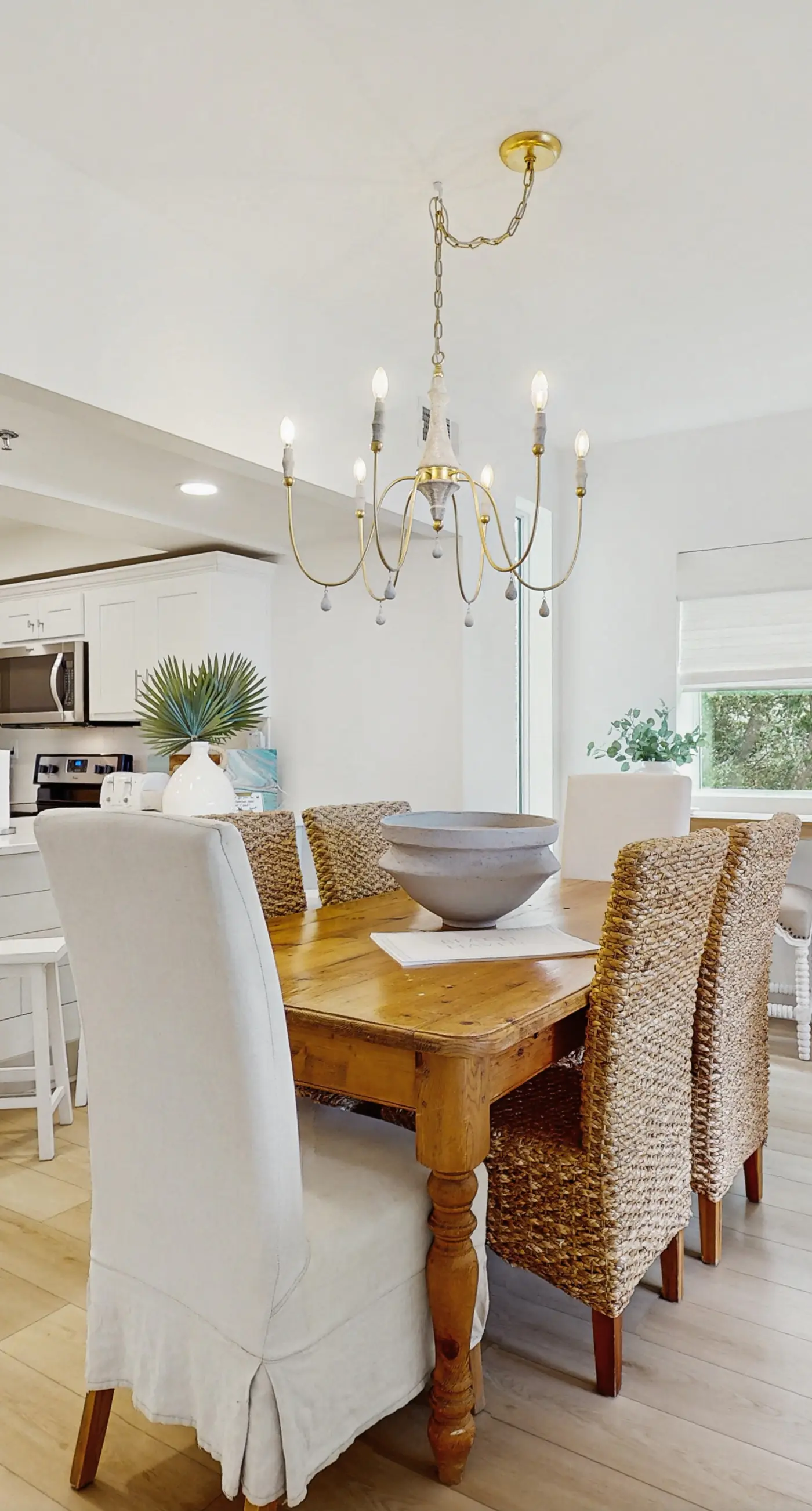 2nd-floor condo with beach access, pool, tennis, pickleball, hot tub, balcony