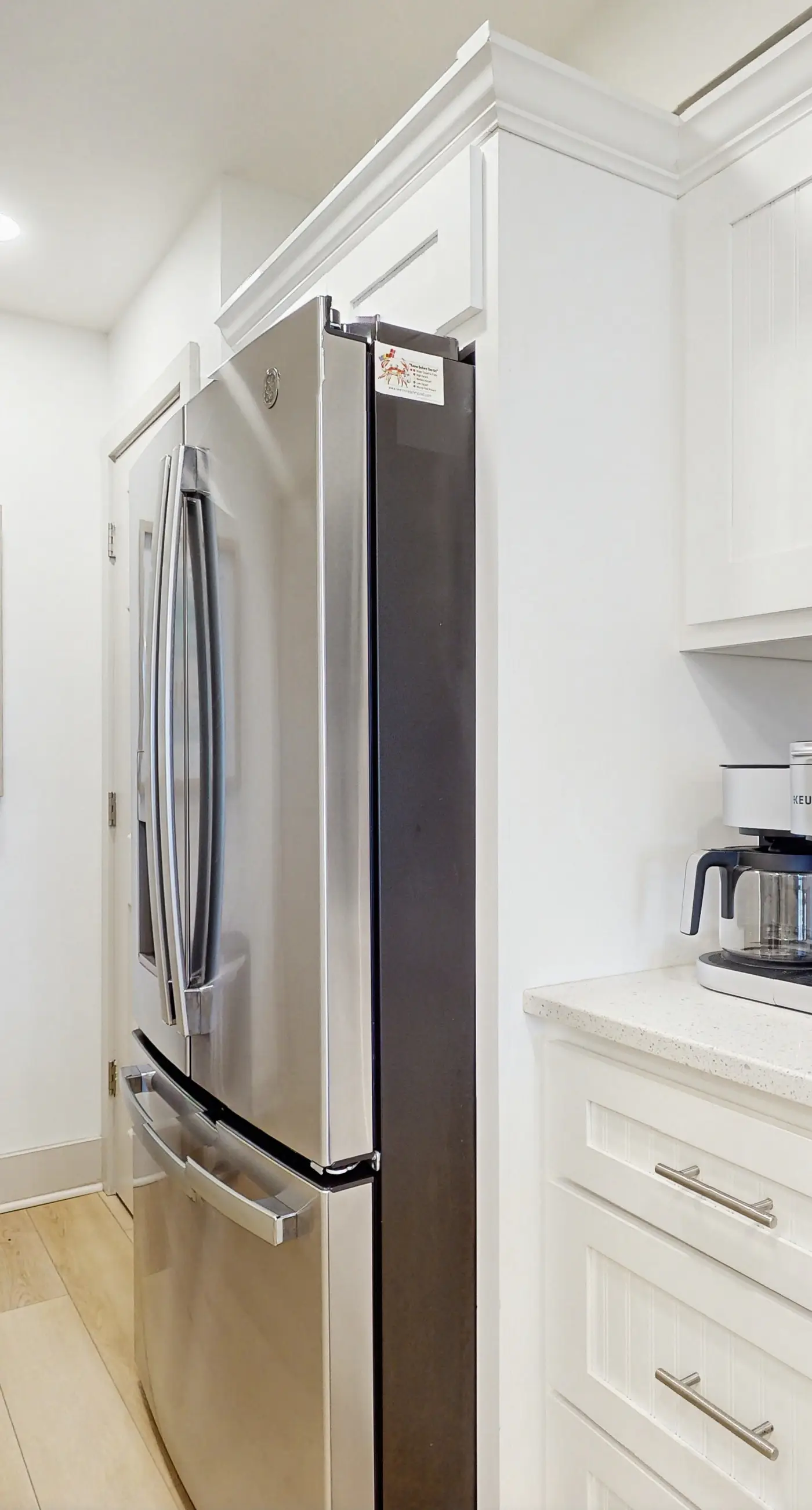 2nd-floor condo with beach access, pool, tennis, pickleball, hot tub, balcony