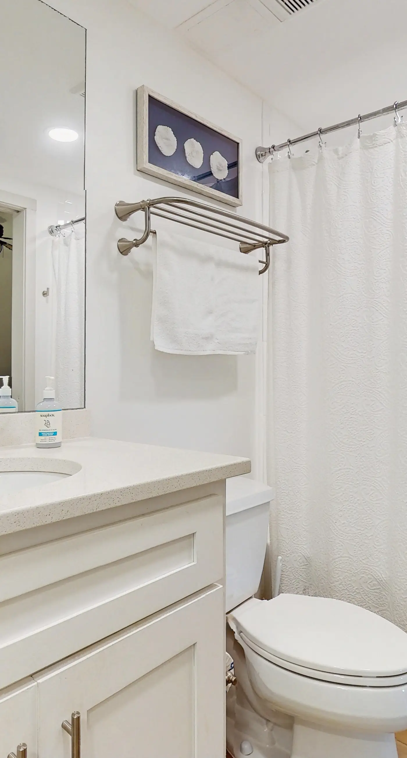 2nd-floor condo with beach access, pool, tennis, pickleball, hot tub, balcony