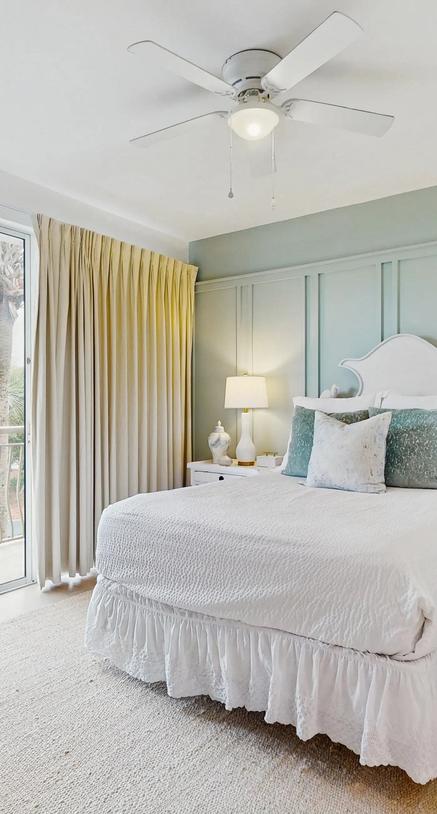 2nd-floor condo with beach access, pool, tennis, pickleball, hot tub, balcony