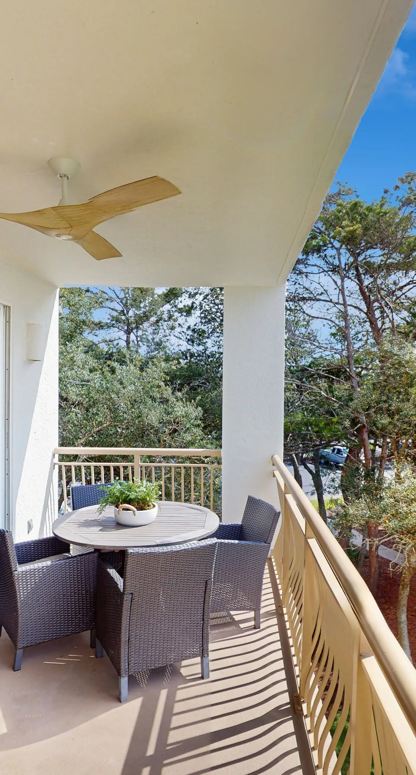 2nd-floor condo with beach access, pool, tennis, pickleball, hot tub, balcony