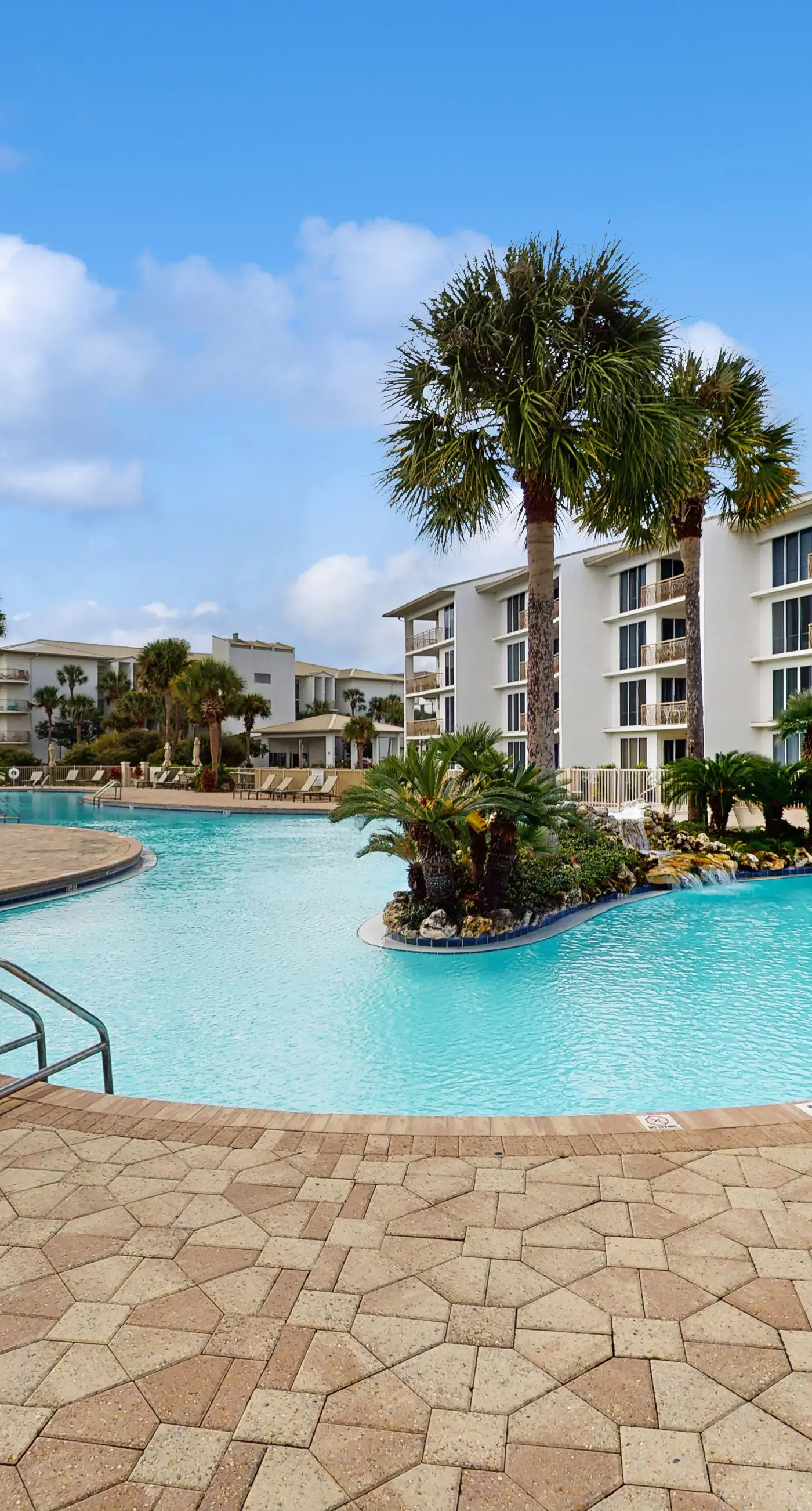 2nd-floor condo with beach access, pool, tennis, pickleball, hot tub, balcony