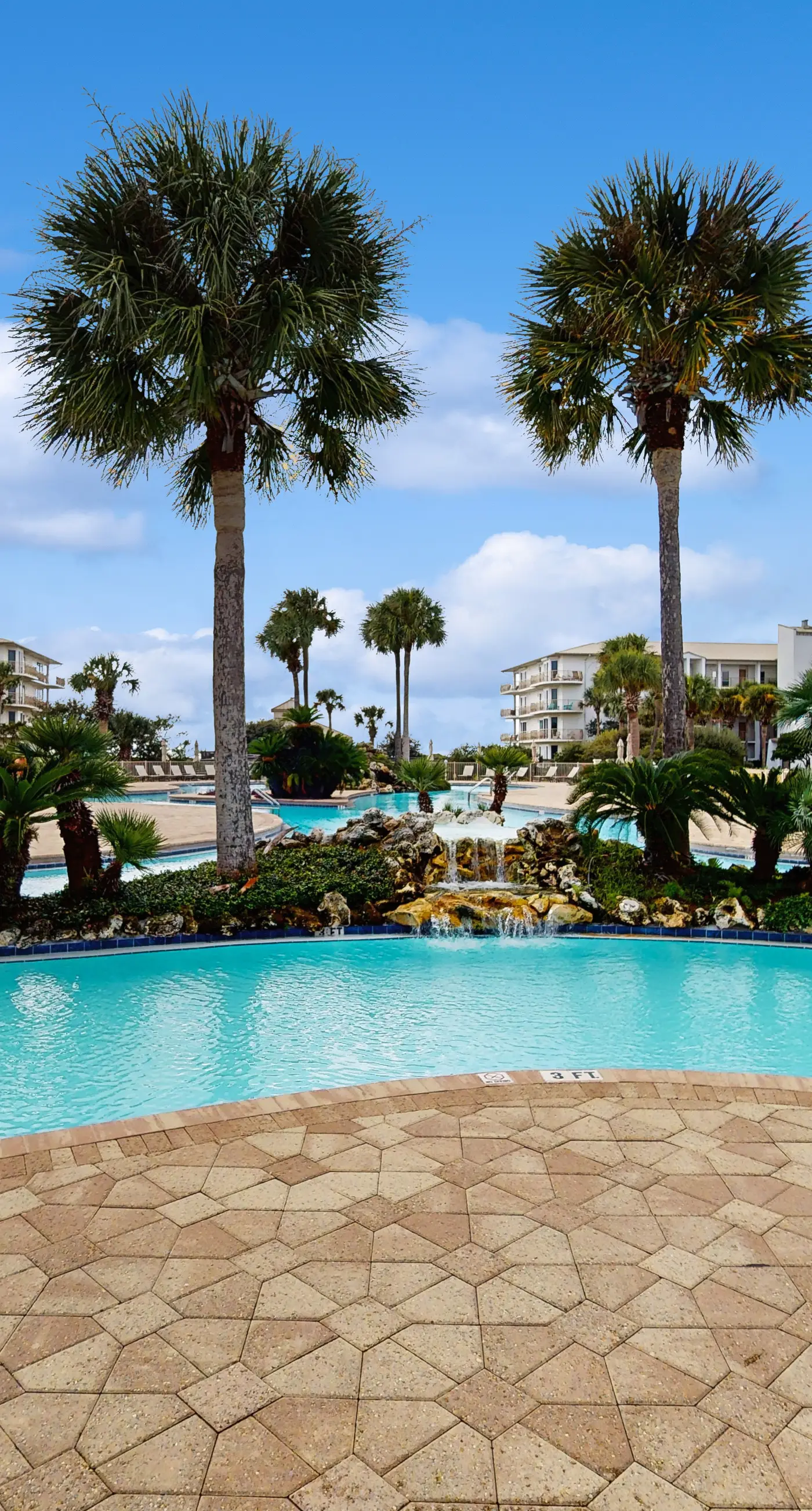 2nd-floor condo with beach access, pool, tennis, pickleball, hot tub, balcony