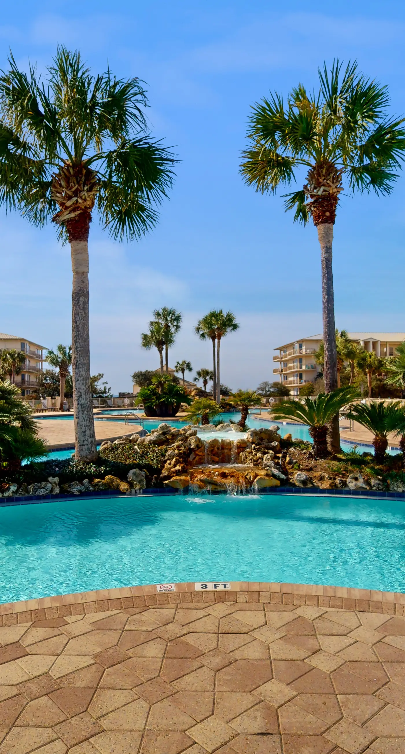 2nd-floor condo with beach access, pool, tennis, pickleball, hot tub, balcony