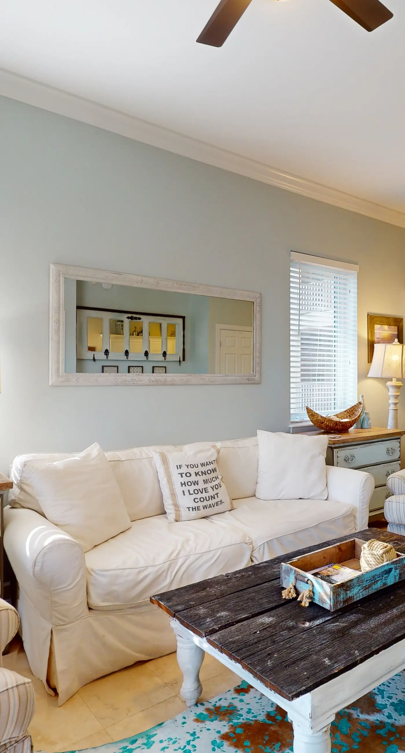 Dream escape with beach access, pool, bikes screened patio & W/D