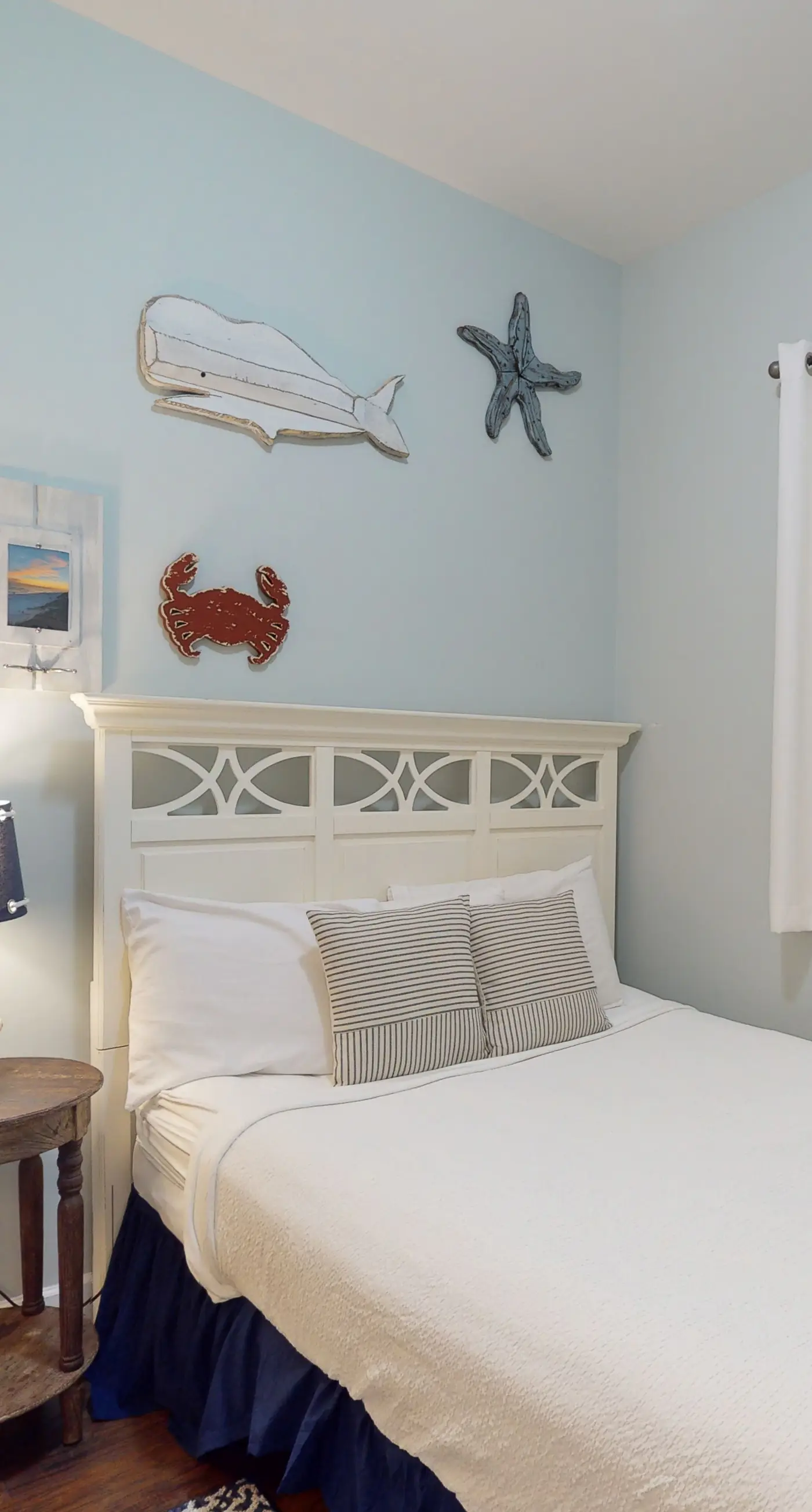 Dream escape with beach access, pool, bikes screened patio & W/D