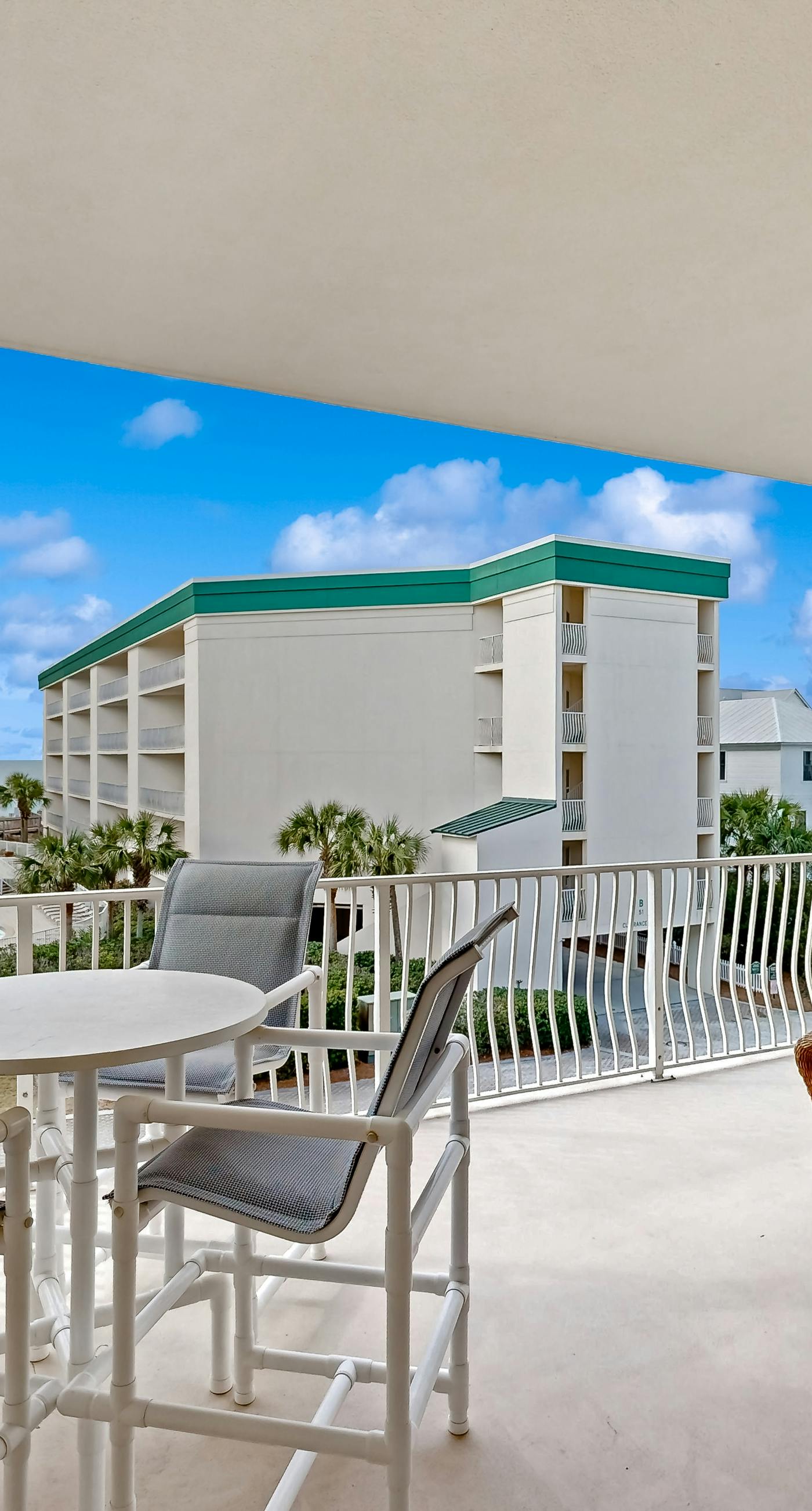 Beach-view condo with outdoor pool, hot tub, sauna, tennis, BBQ, & beach access