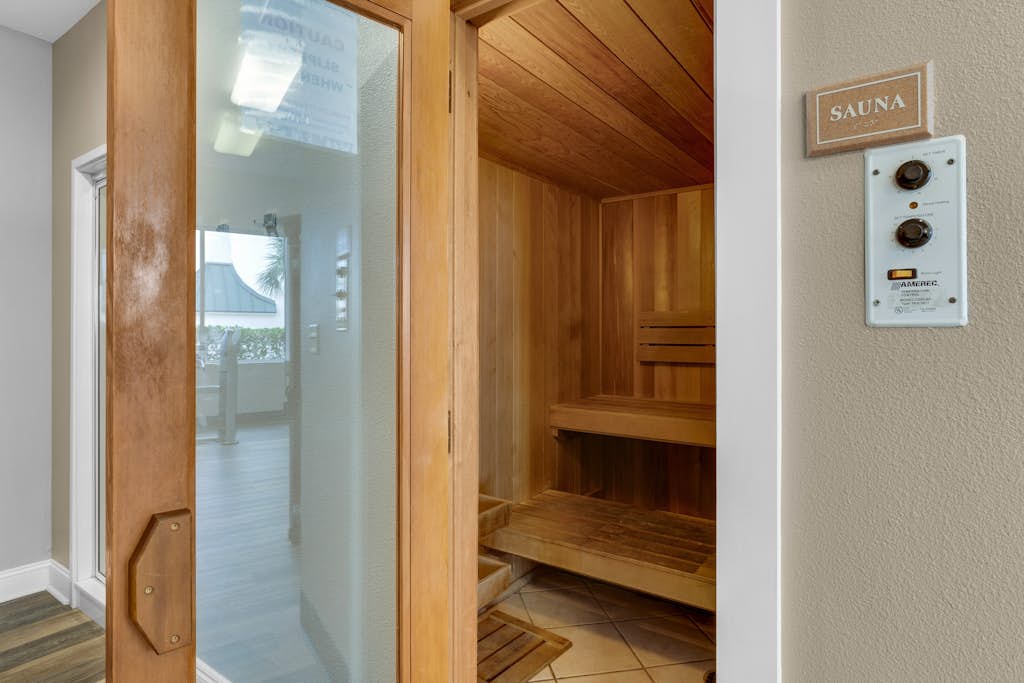 Beach-view condo with outdoor pool, hot tub, sauna, tennis, BBQ, & beach access