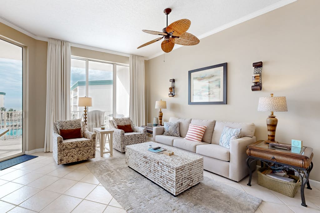 Beach-view condo with outdoor pool, hot tub, sauna, tennis, BBQ, & beach access