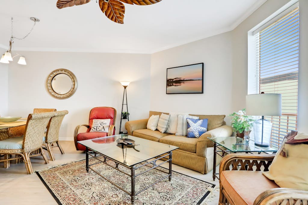 Oceanfront condo with pool, hot tub, sauna, gym, bikes, tennis - lovely balcony