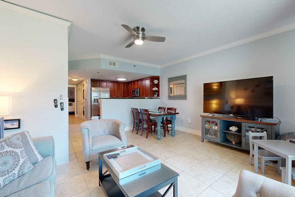 2nd-floor condo with balcony, AC, WiFi, pool, lazy river, & beach access