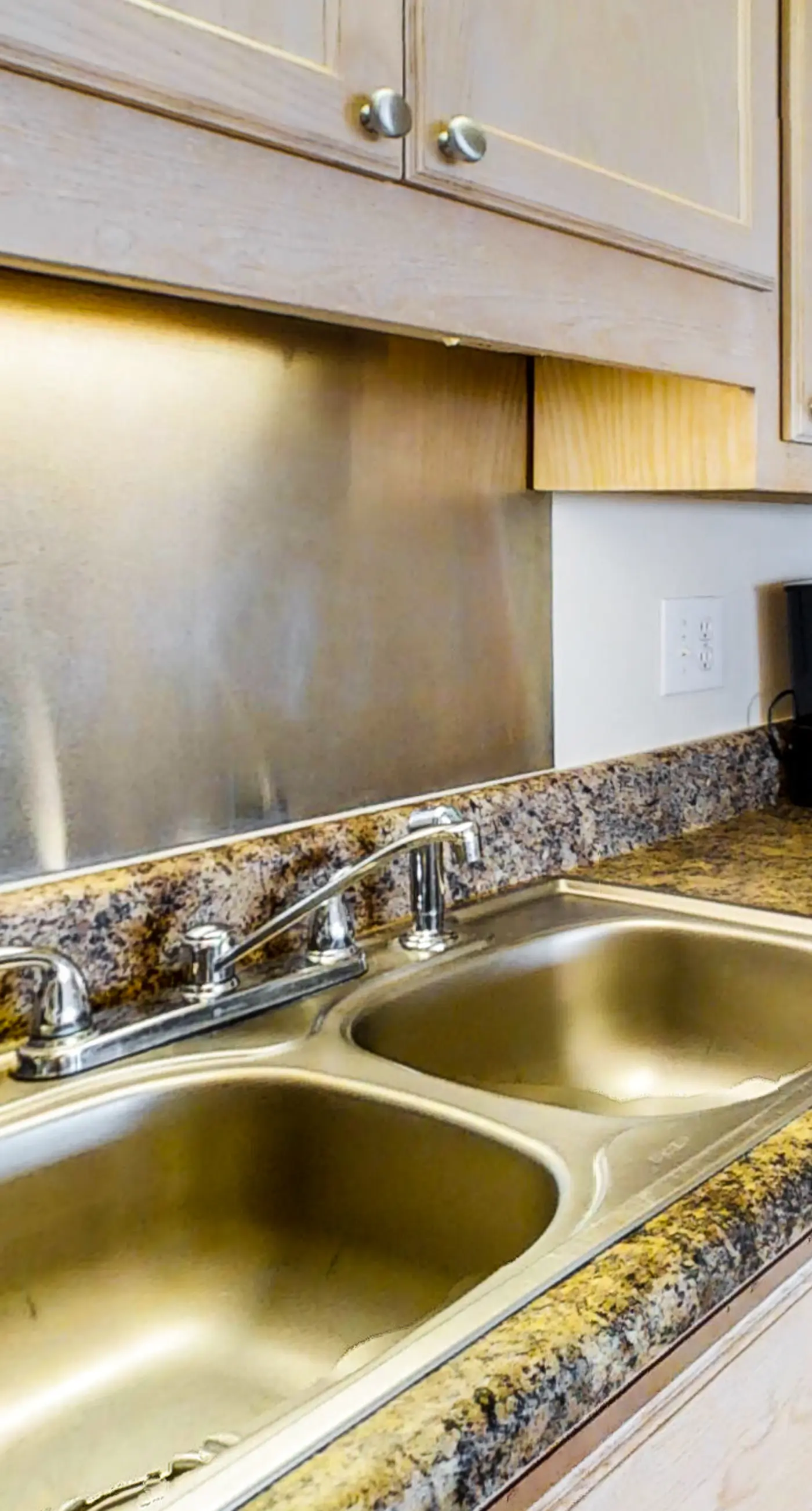 Island Echos 3M. Great beachfront condo with pool & tennis - quick drive to dining