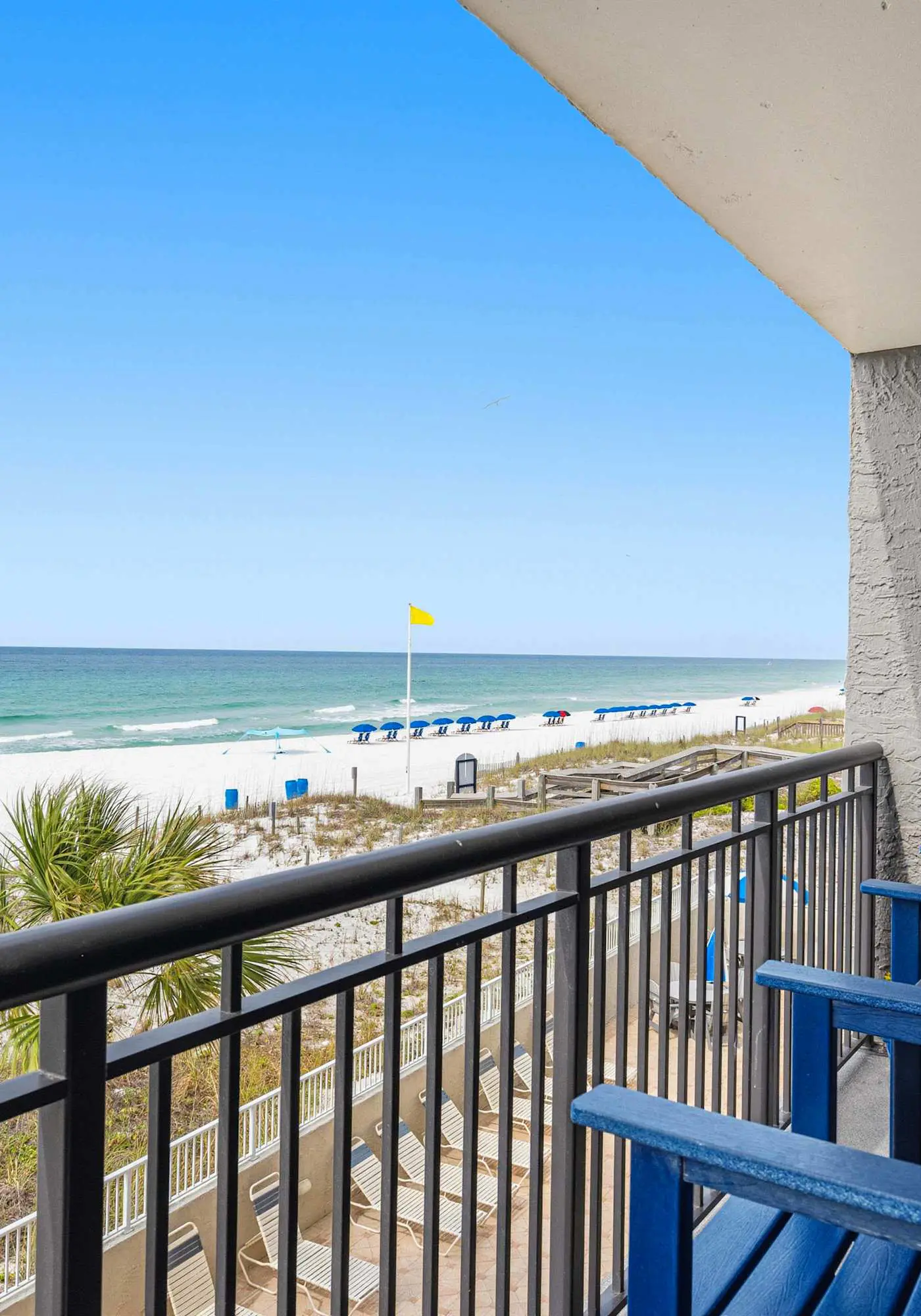 Island Echos 3M. Great beachfront condo with pool & tennis - quick drive to dining