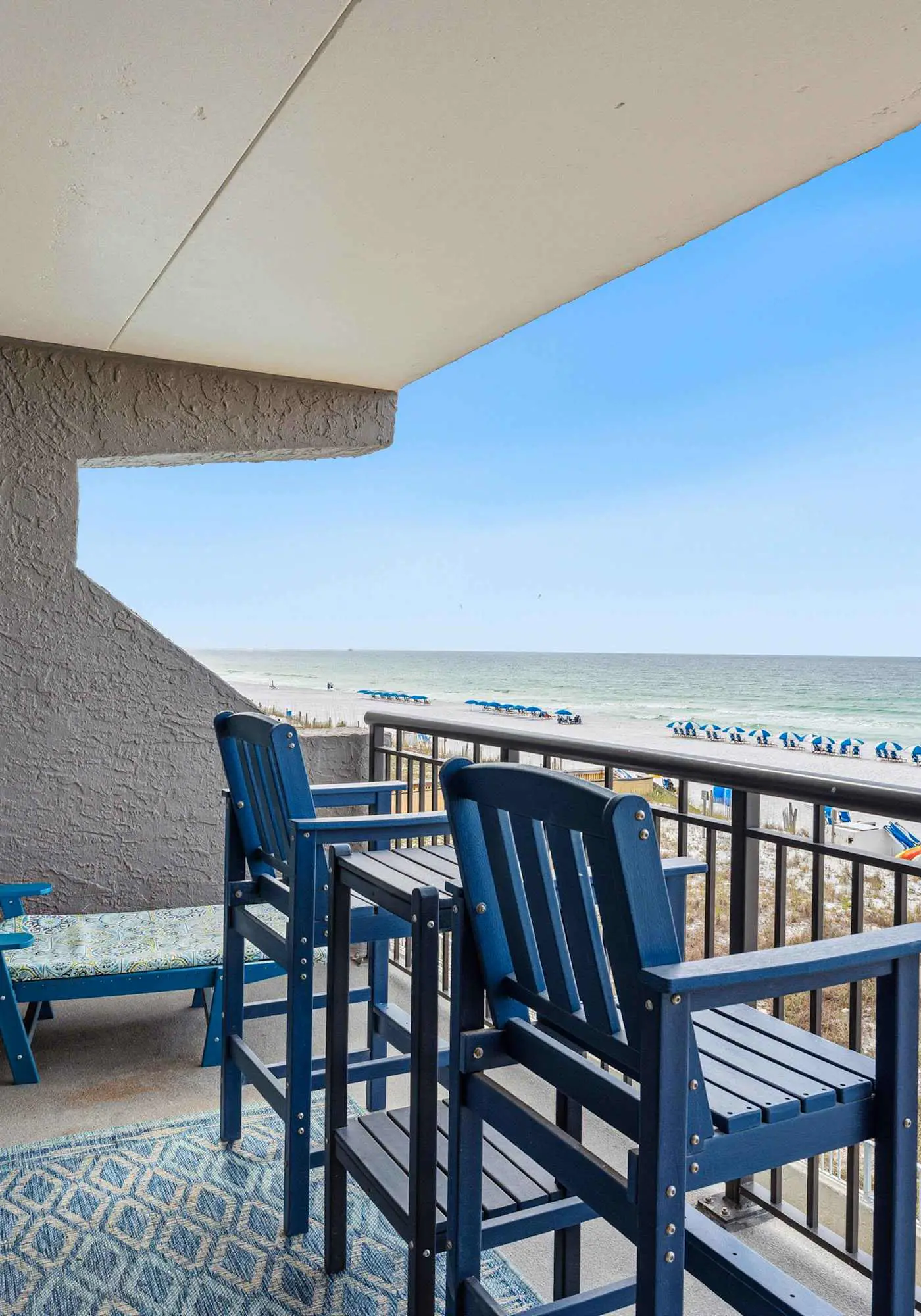 Island Echos 3M. Great beachfront condo with pool & tennis - quick drive to dining