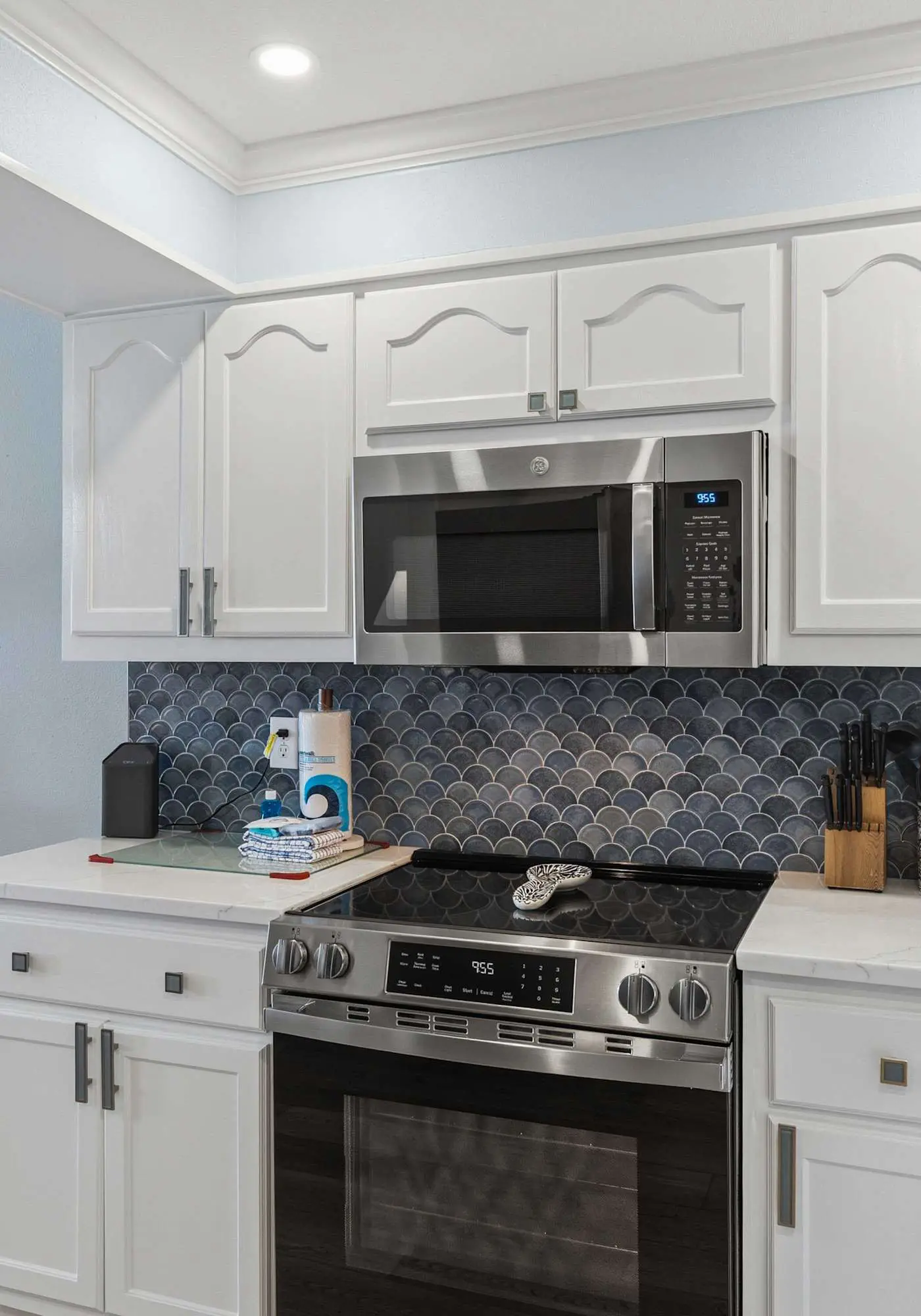 Island Echos 3M. Great beachfront condo with pool & tennis - quick drive to dining