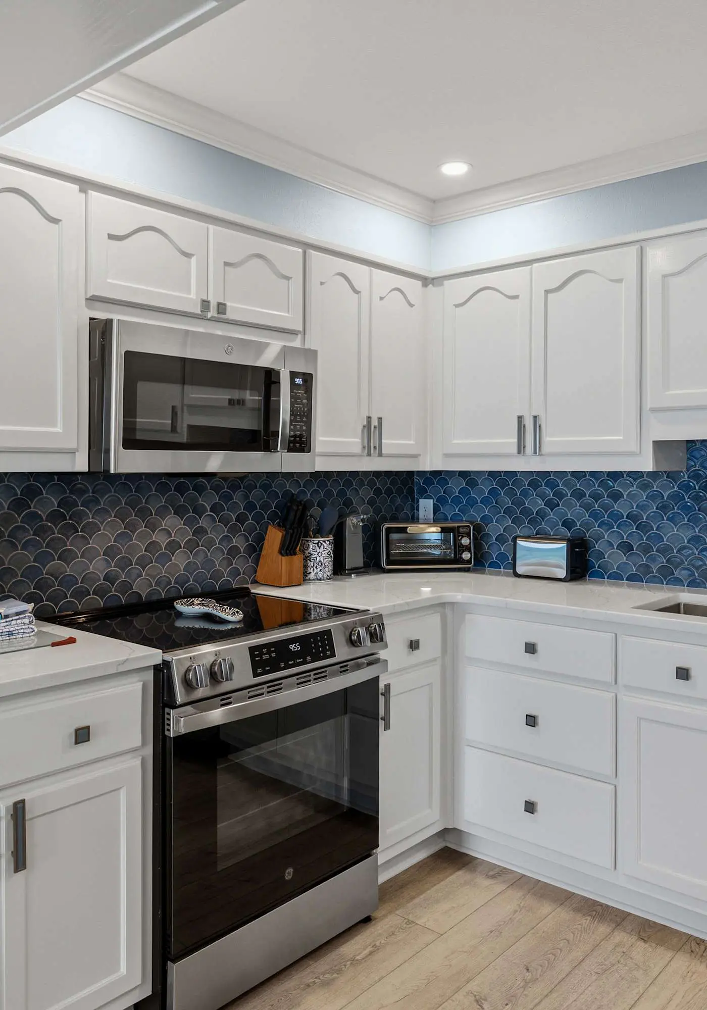 Island Echos 3M. Great beachfront condo with pool & tennis - quick drive to dining