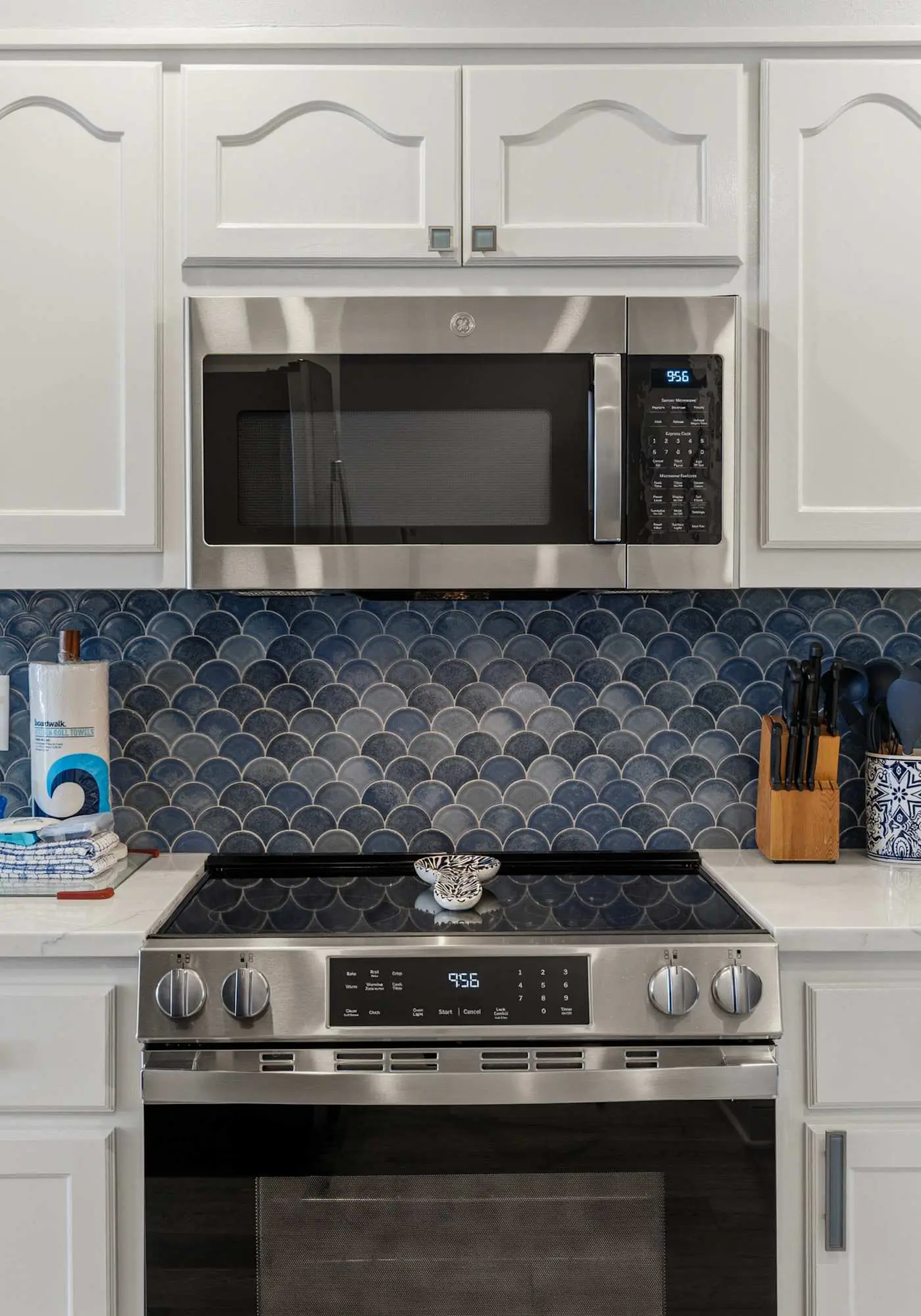 Island Echos 3M. Great beachfront condo with pool & tennis - quick drive to dining