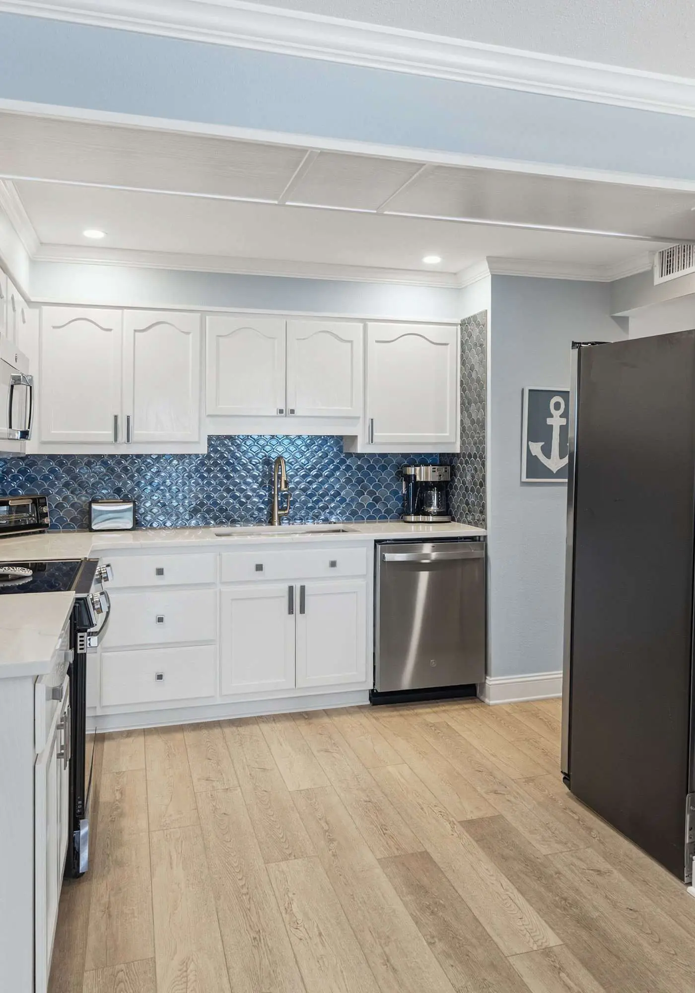 Island Echos 3M. Great beachfront condo with pool & tennis - quick drive to dining