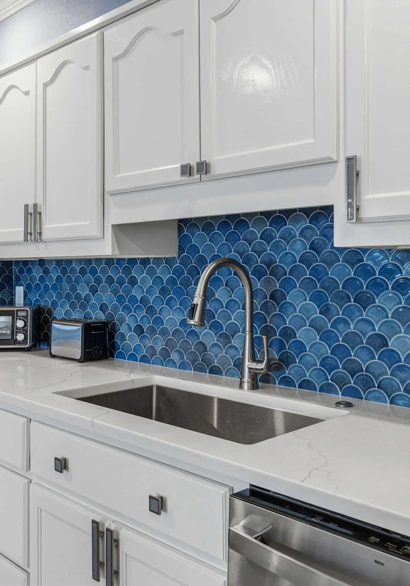 Island Echos 3M. Great beachfront condo with pool & tennis - quick drive to dining