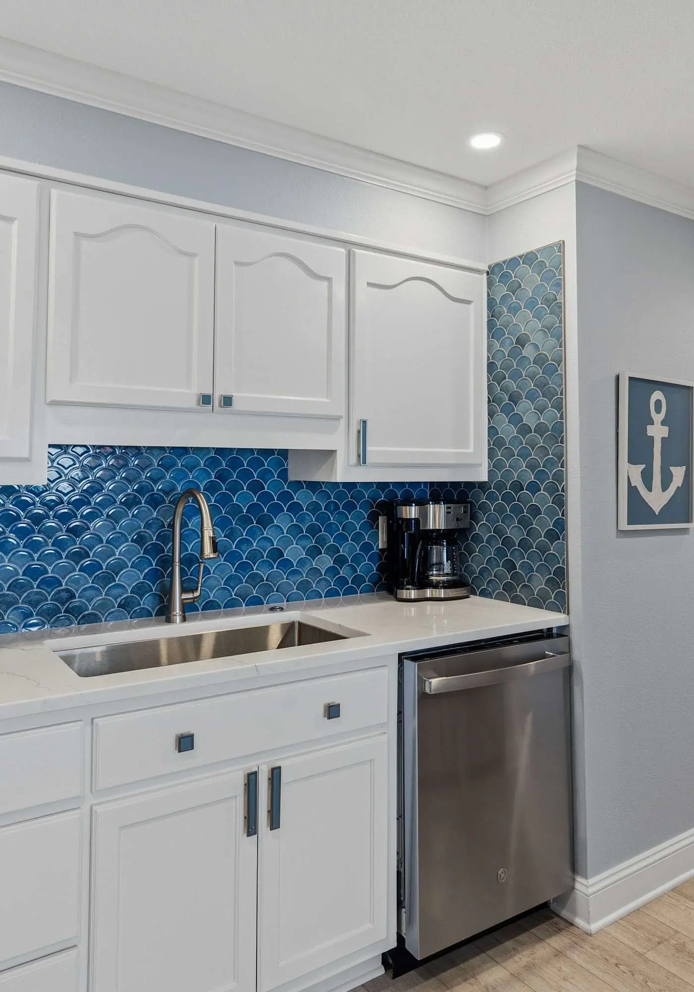 Island Echos 3M. Great beachfront condo with pool & tennis - quick drive to dining