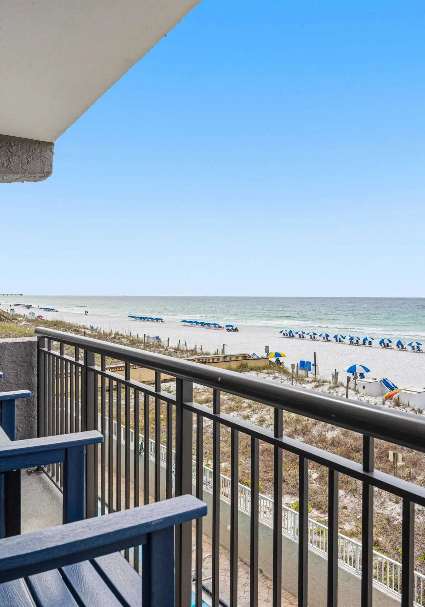 Island Echos 3M. Great beachfront condo with pool & tennis - quick drive to dining
