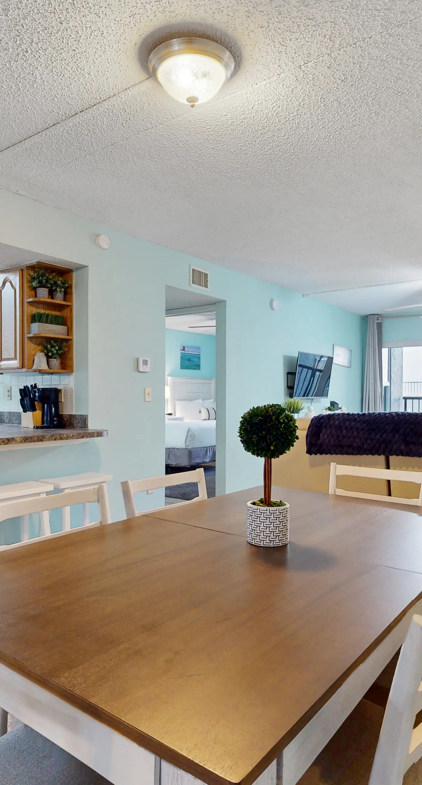 Island Echos 1L. Updated, first-floor, open, airy condo with great views - close to dining
