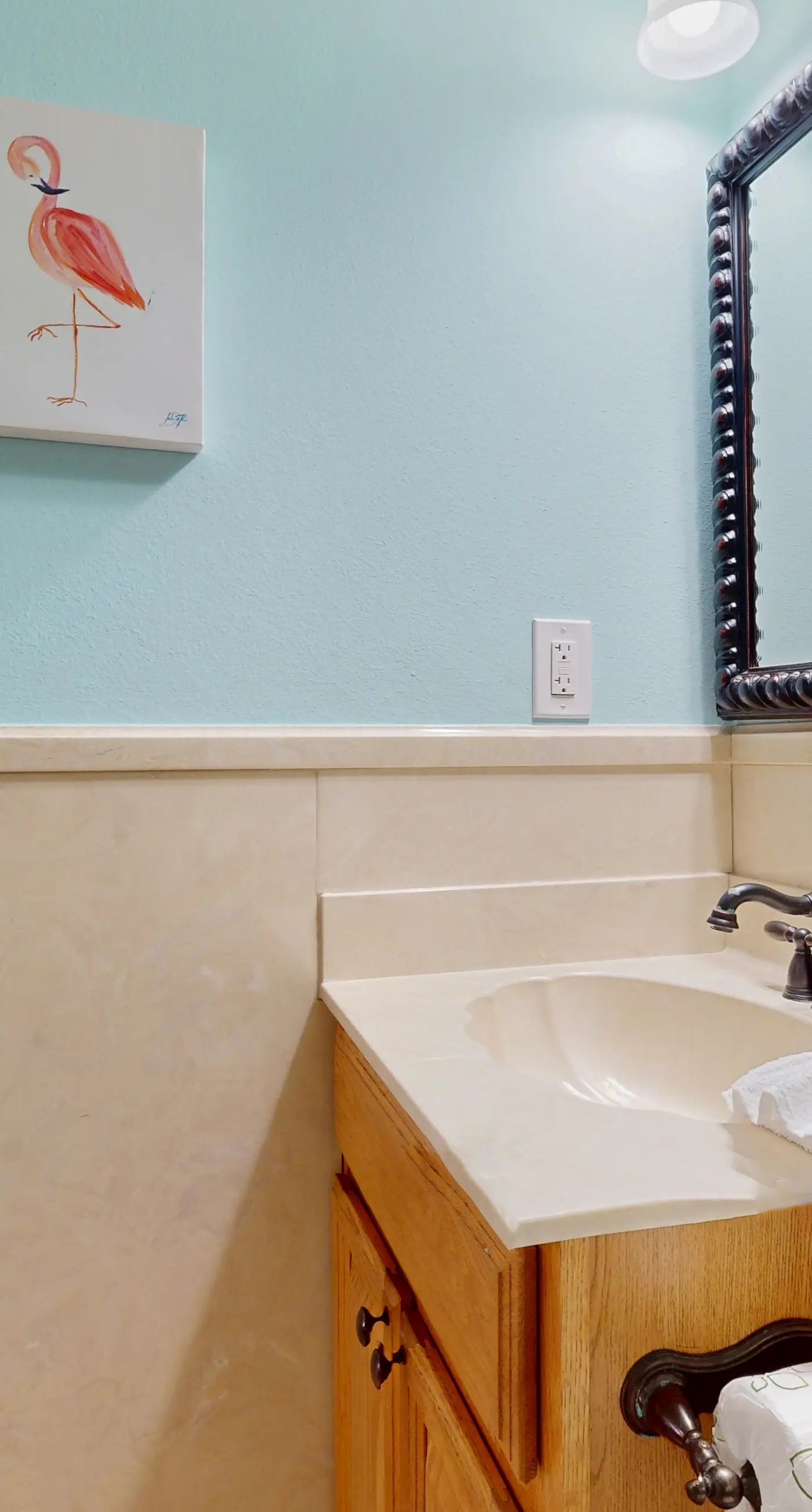 Island Echos 1L. Updated, first-floor, open, airy condo with great views - close to dining