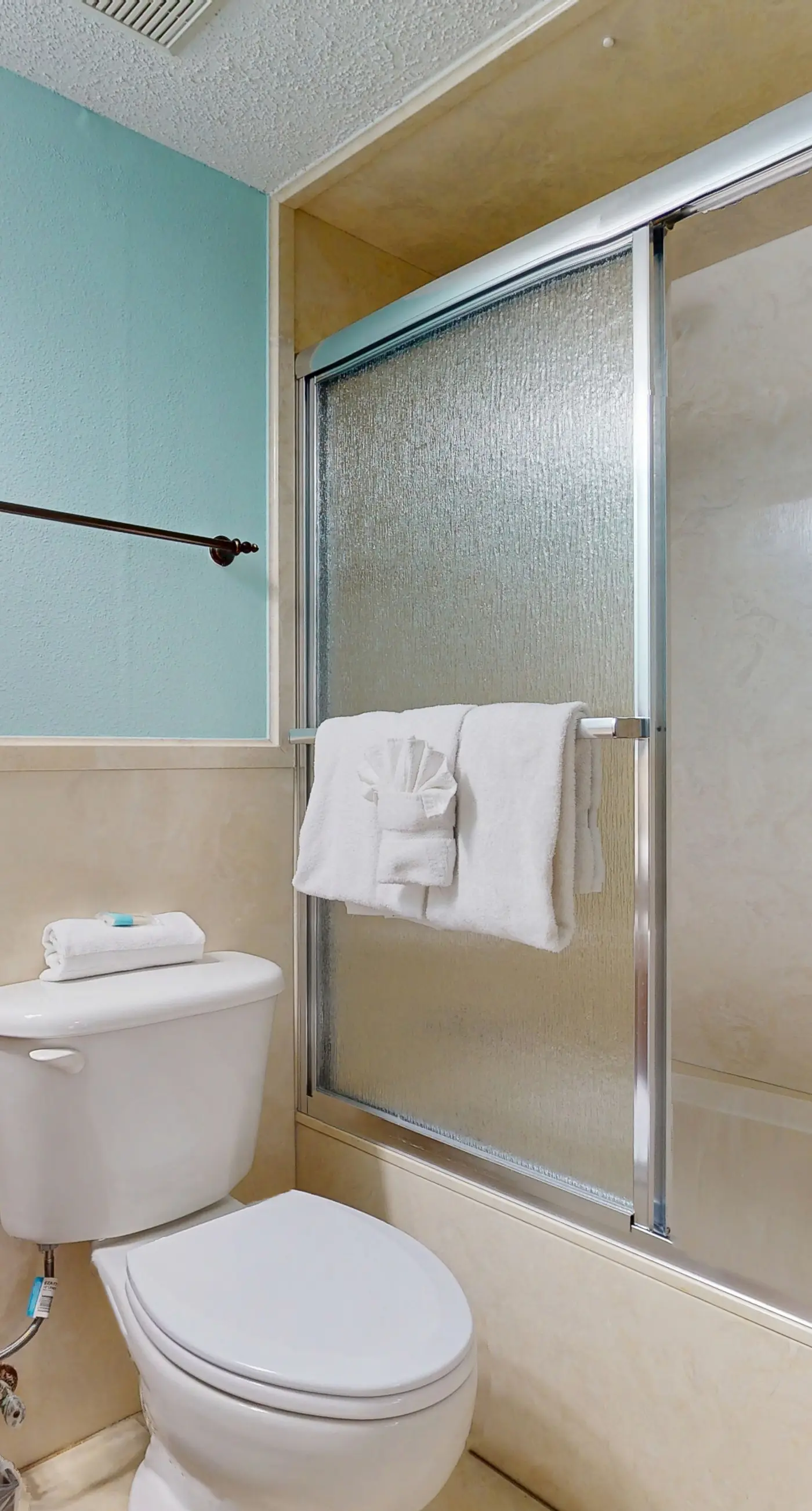 Island Echos 1L. Updated, first-floor, open, airy condo with great views - close to dining