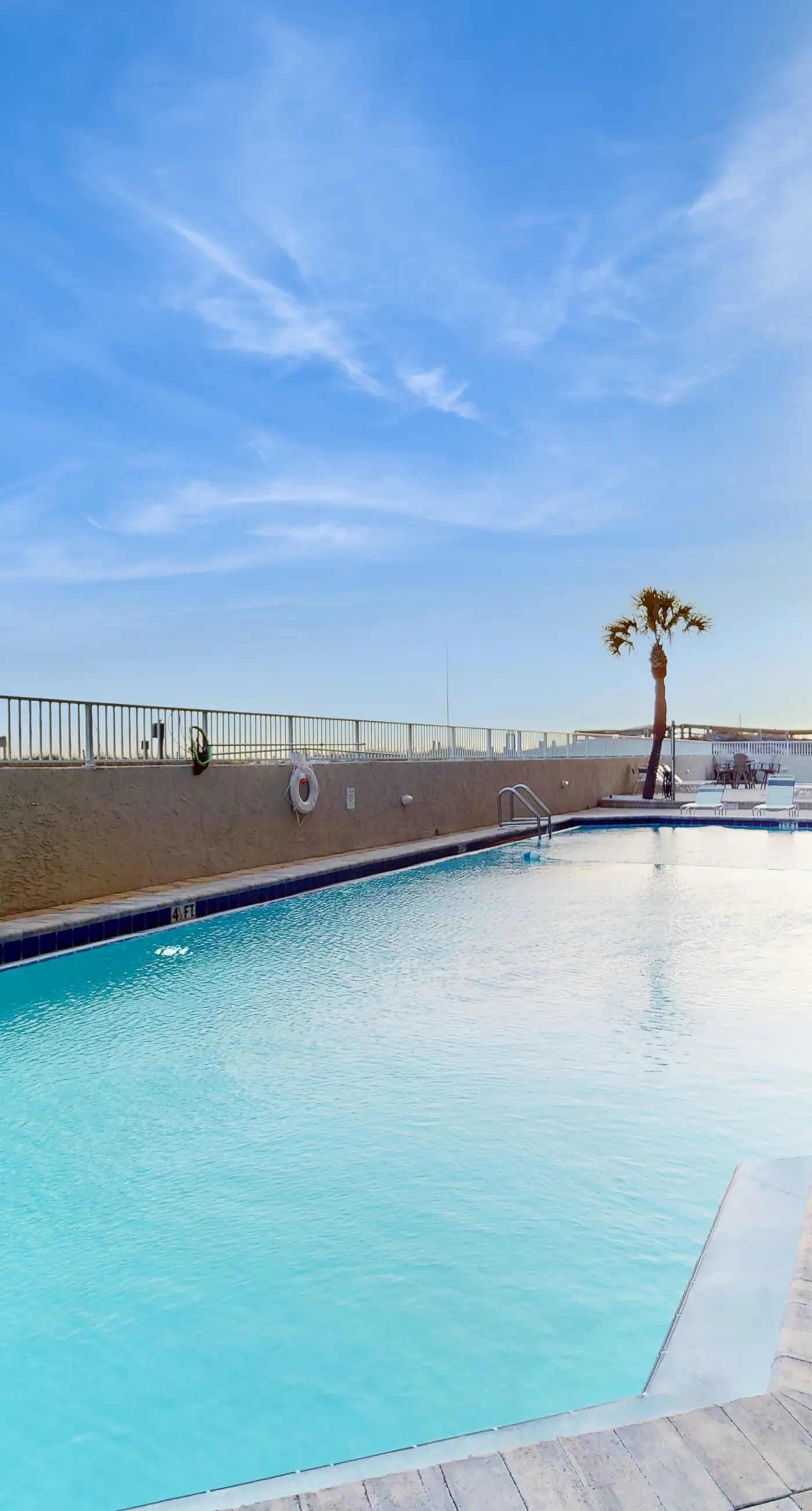 Island Echos 1L. Updated, first-floor, open, airy condo with great views - close to dining