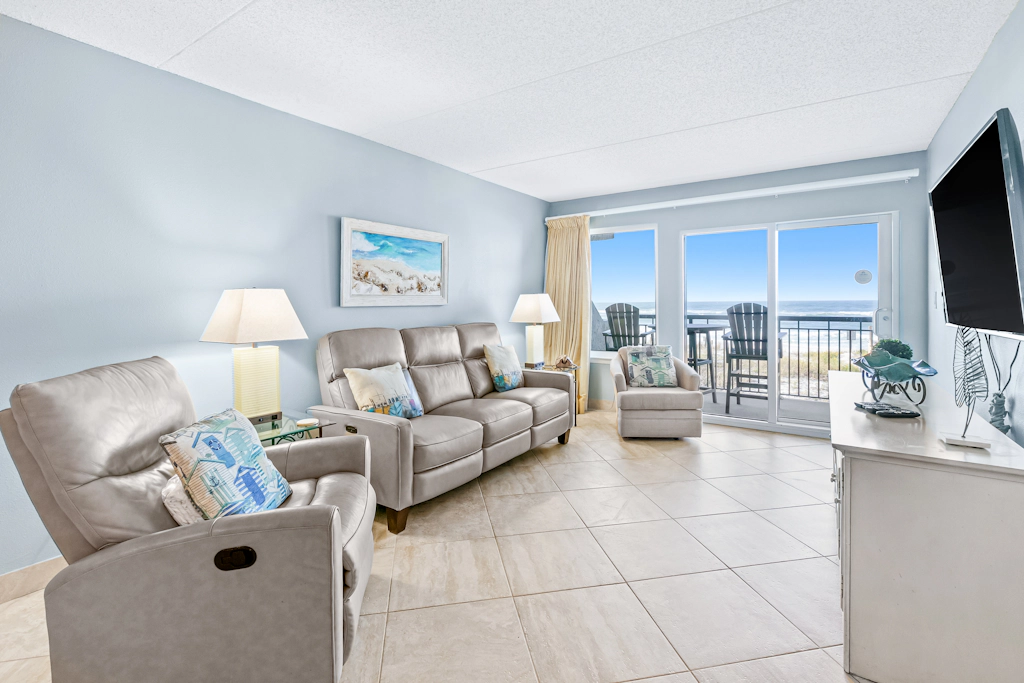 Island Echos 2H Comfortable beachfront condo with beach service - quick drive to dining