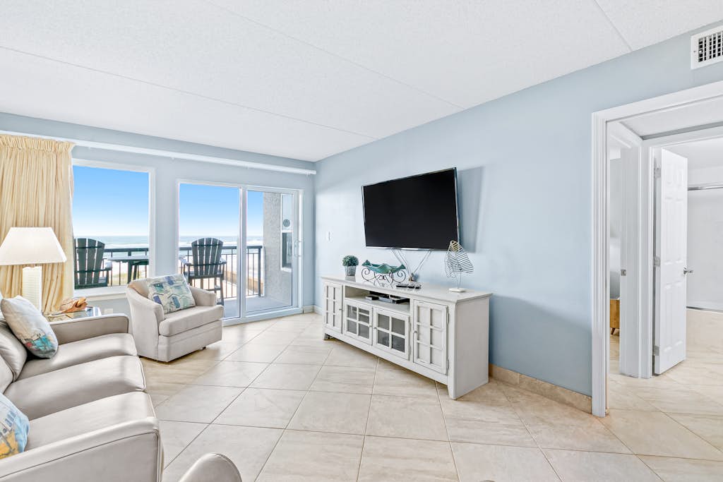 Island Echos 2H  Comfortable beachfront condo with beach service - quick drive to dining