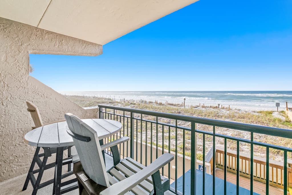 Island Echos 2H  Comfortable beachfront condo with beach service - quick drive to dining