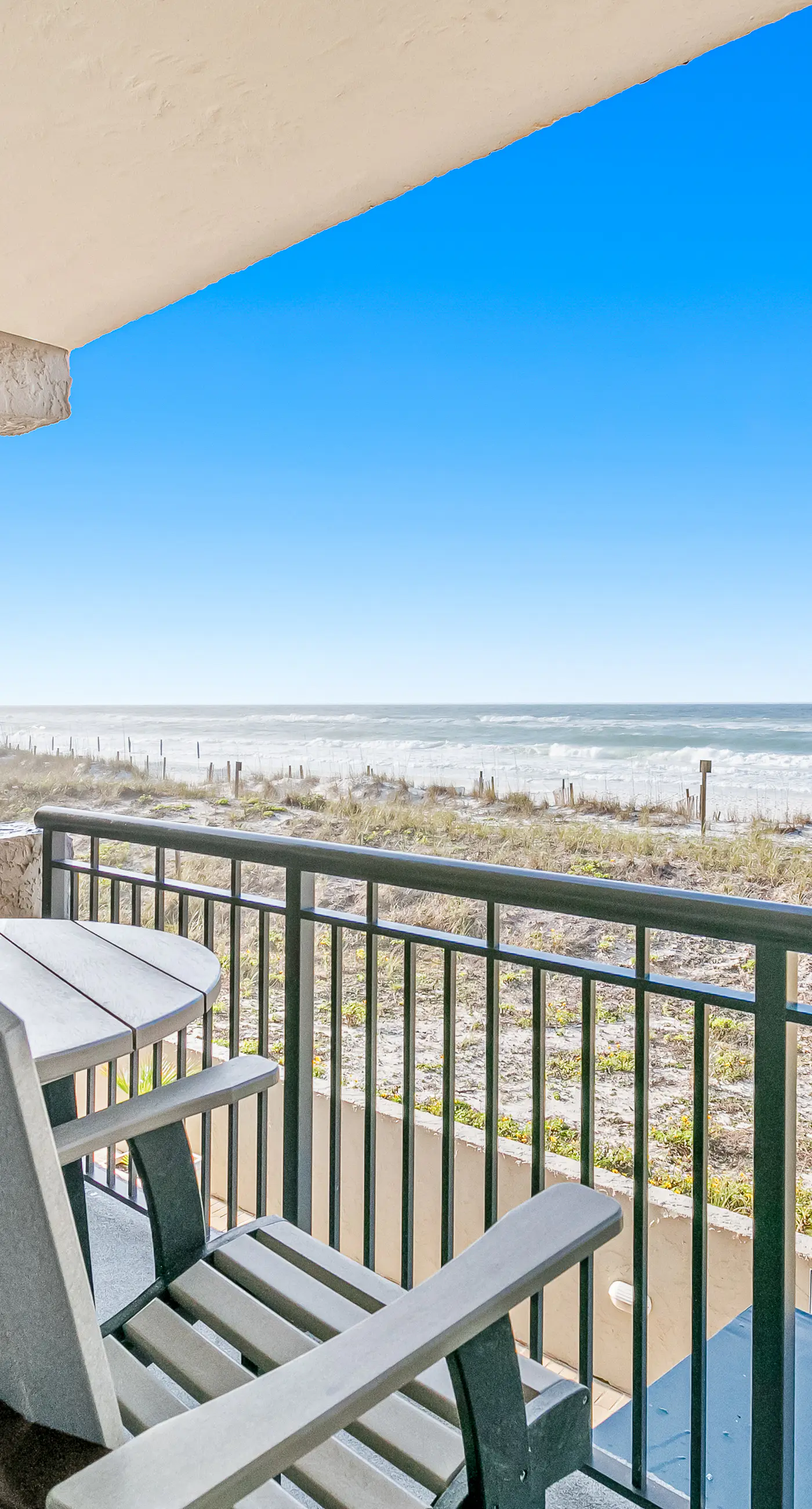 Island Echos 2H  Comfortable beachfront condo with beach service - quick drive to dining