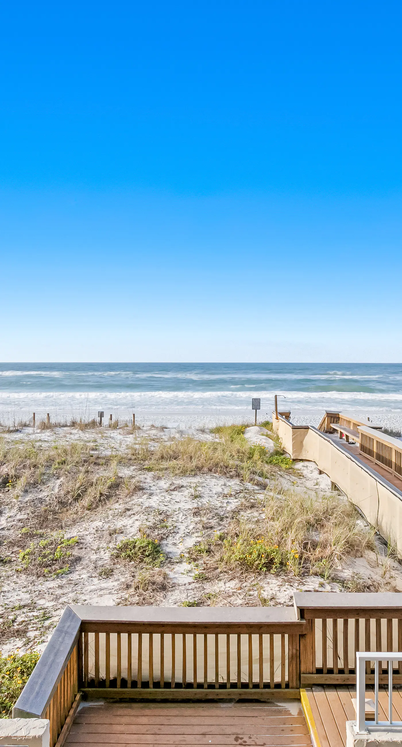 Island Echos 2H  Comfortable beachfront condo with beach service - quick drive to dining