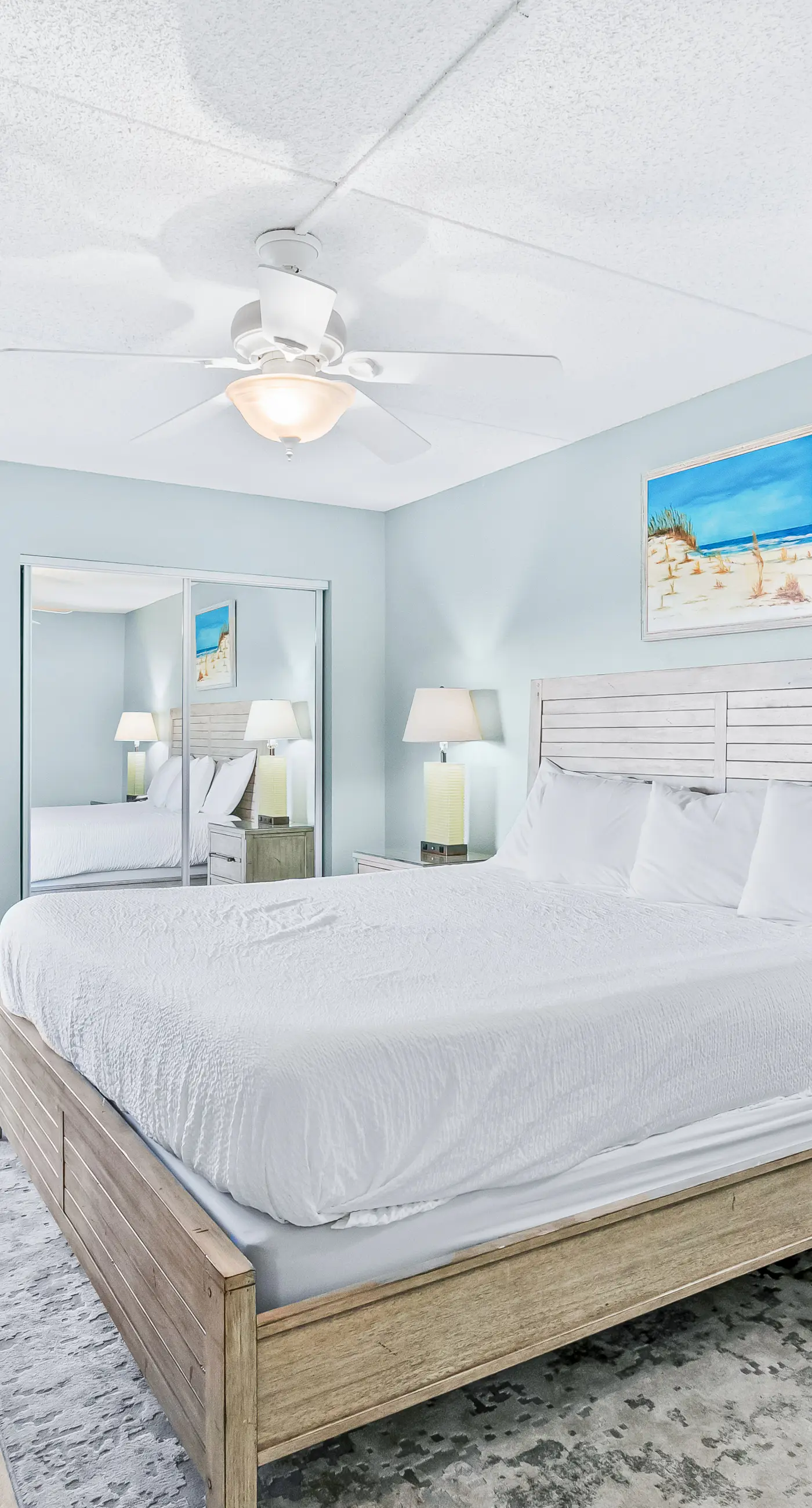 Island Echos 2H  Comfortable beachfront condo with beach service - quick drive to dining