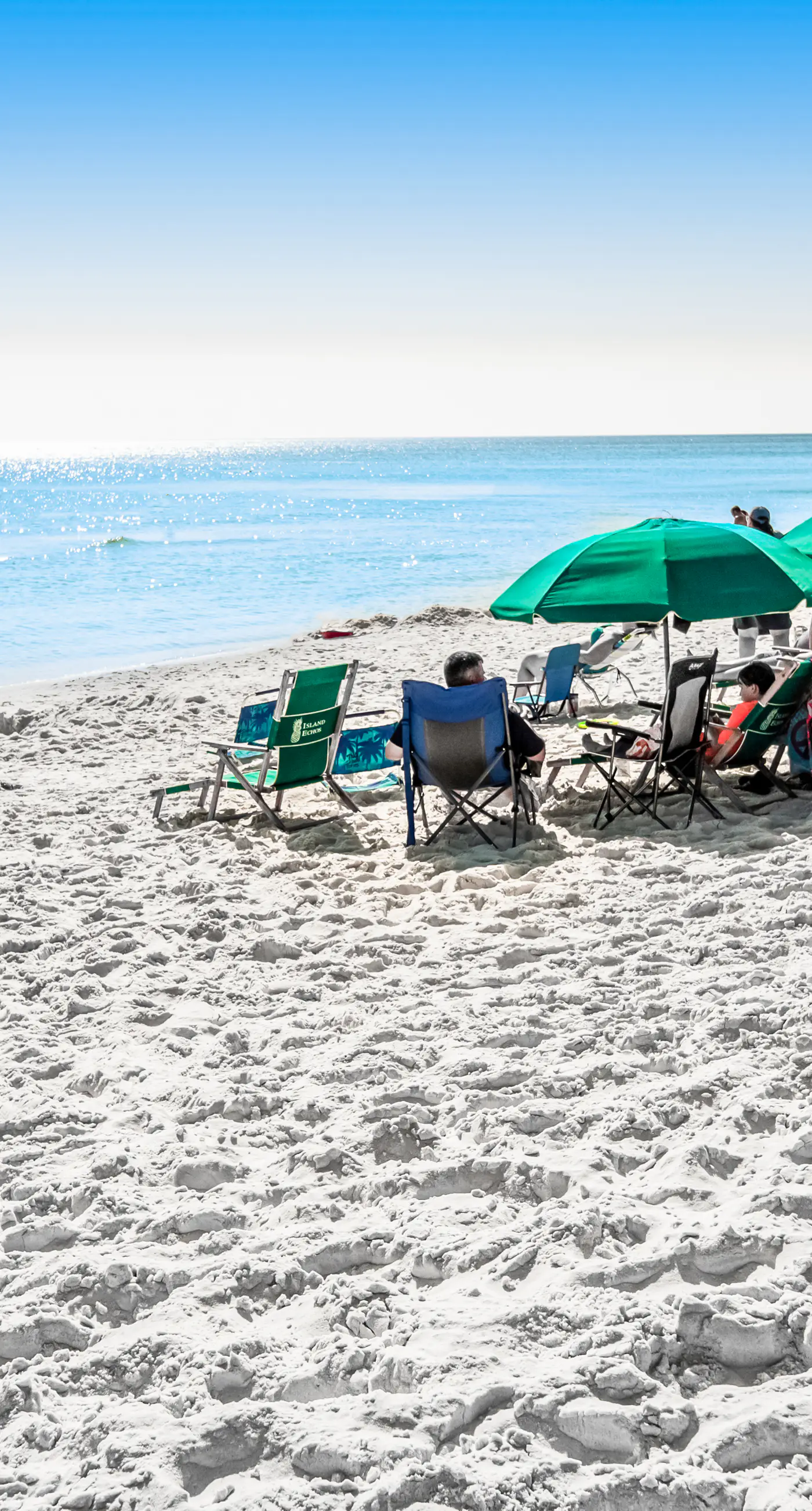 Island Echos 2H  Comfortable beachfront condo with beach service - quick drive to dining