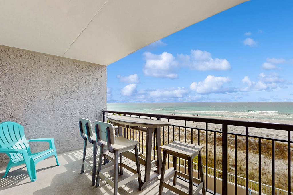 Island Echos 3P. Cozy Gulf-front condo with 2 beach chairs - close to entertainment