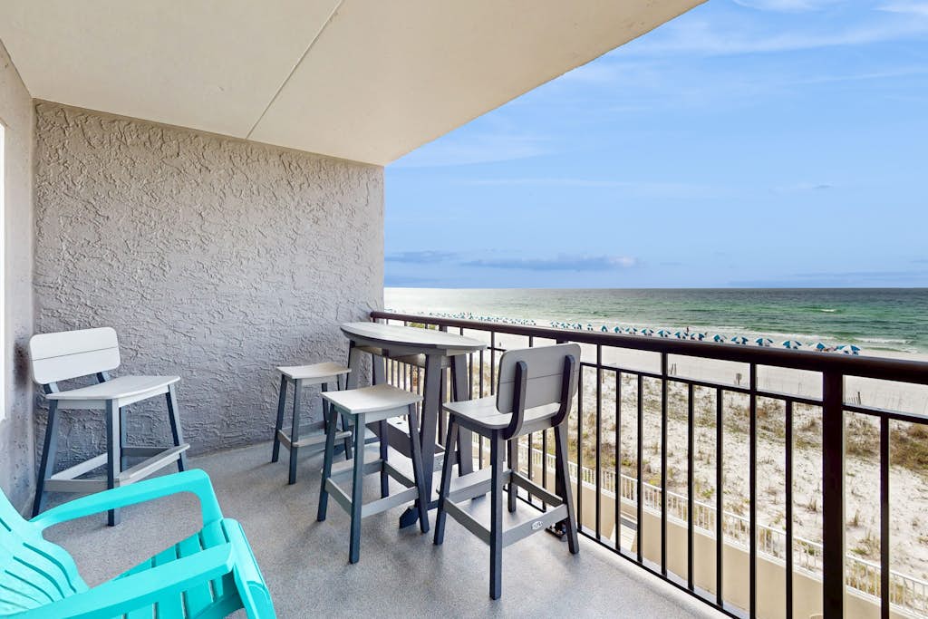 Island Echos 3P. Cozy Gulf-front condo with 2 beach chairs - close to entertainment
