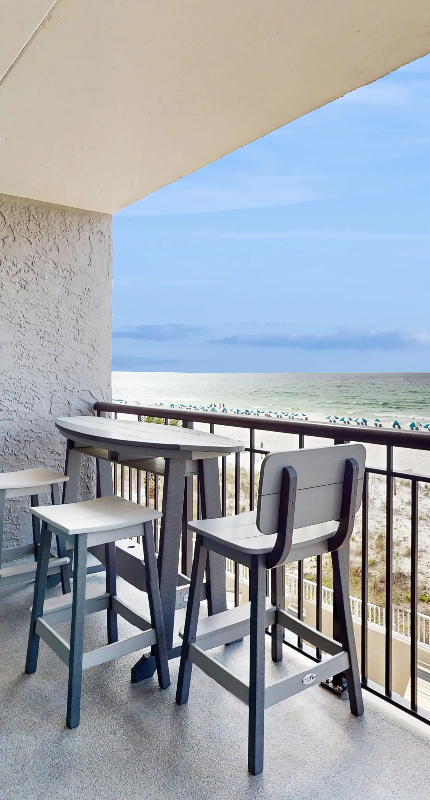 Island Echos 3P. Cozy Gulf-front condo with 2 beach chairs - close to entertainment